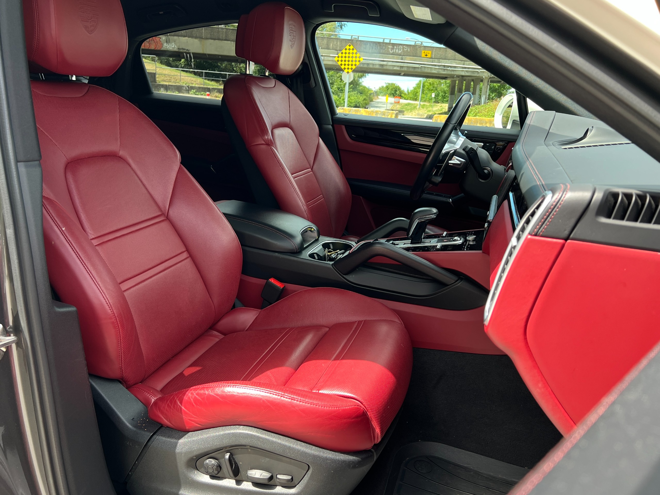 2022 Porsche cayenne coupe | No accident | BC local - Image 17