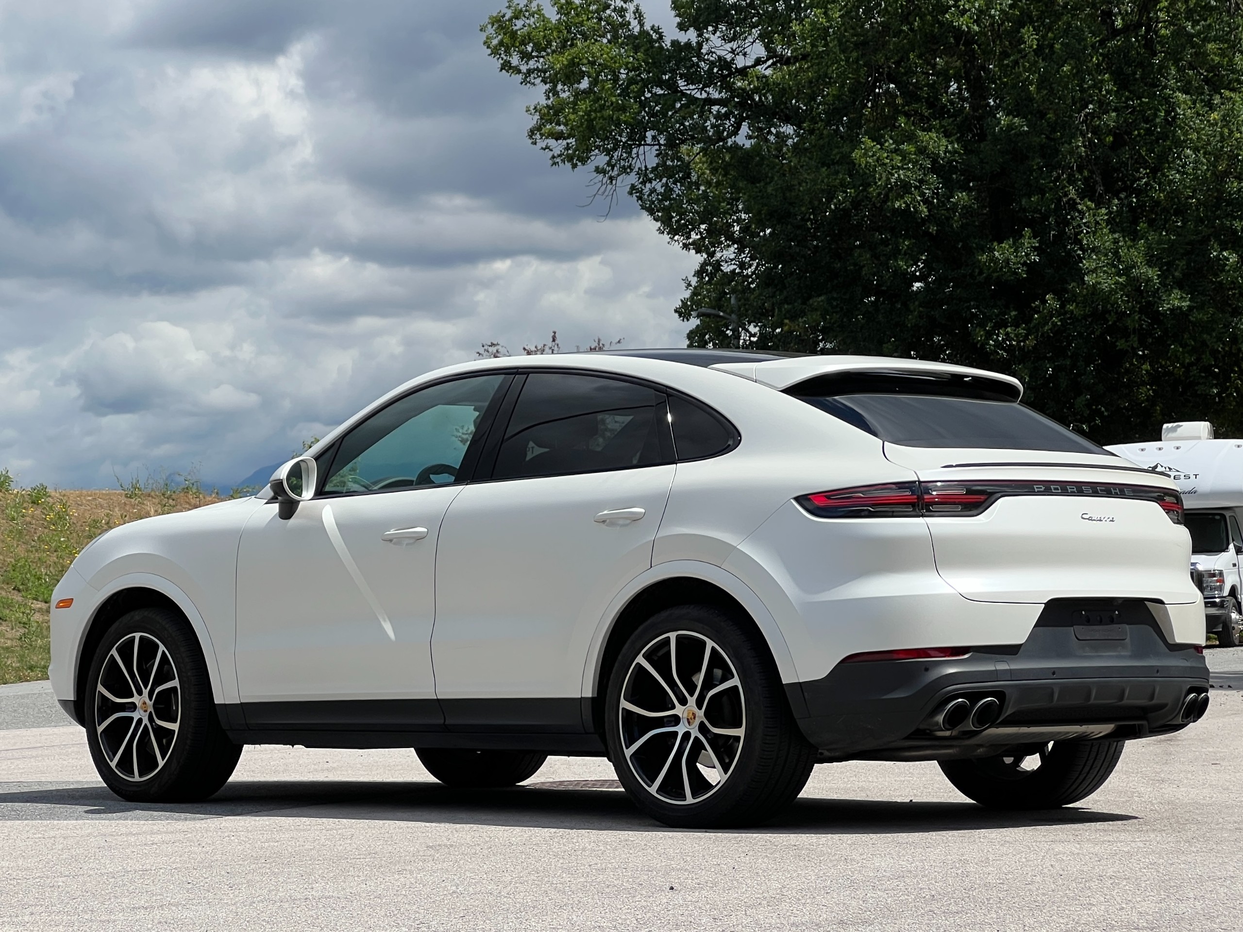 2022 Porsche cayenne coupe | No accident | BC local - Image 5
