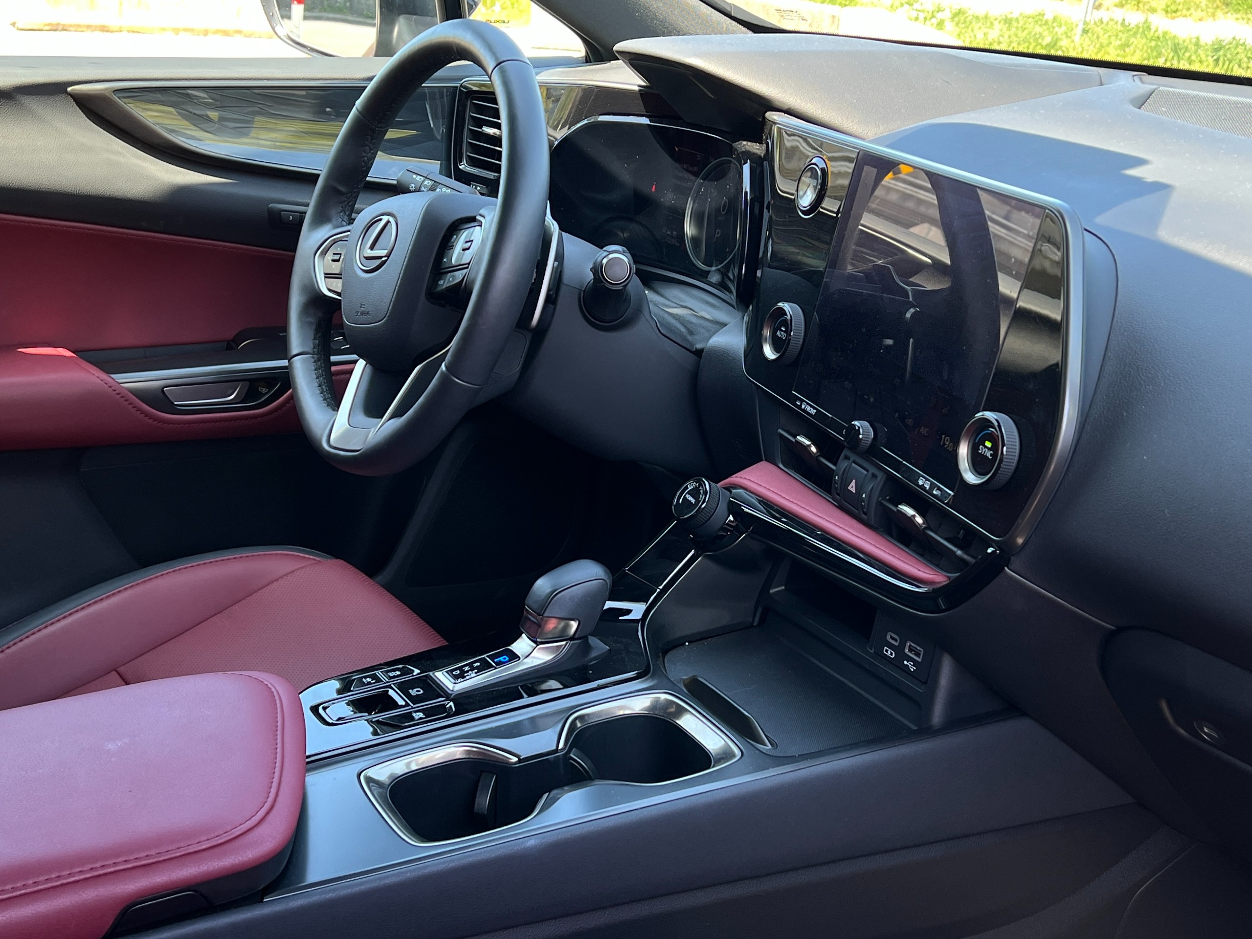 2023 Lexus nx350h premium | No accident - Image 11