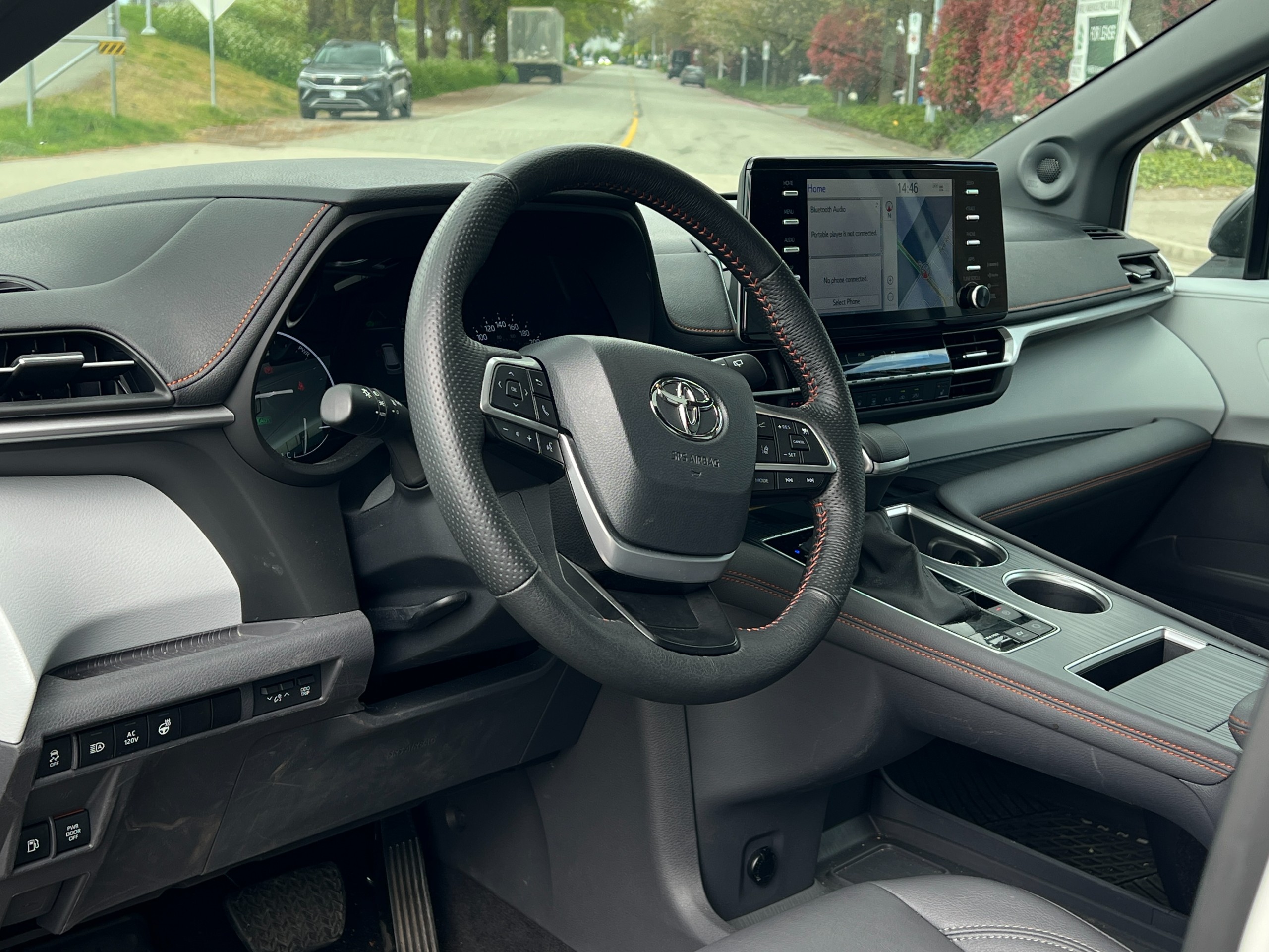 2024 Toyota Sienna XSE hybrid AWD | No accident - Image 12
