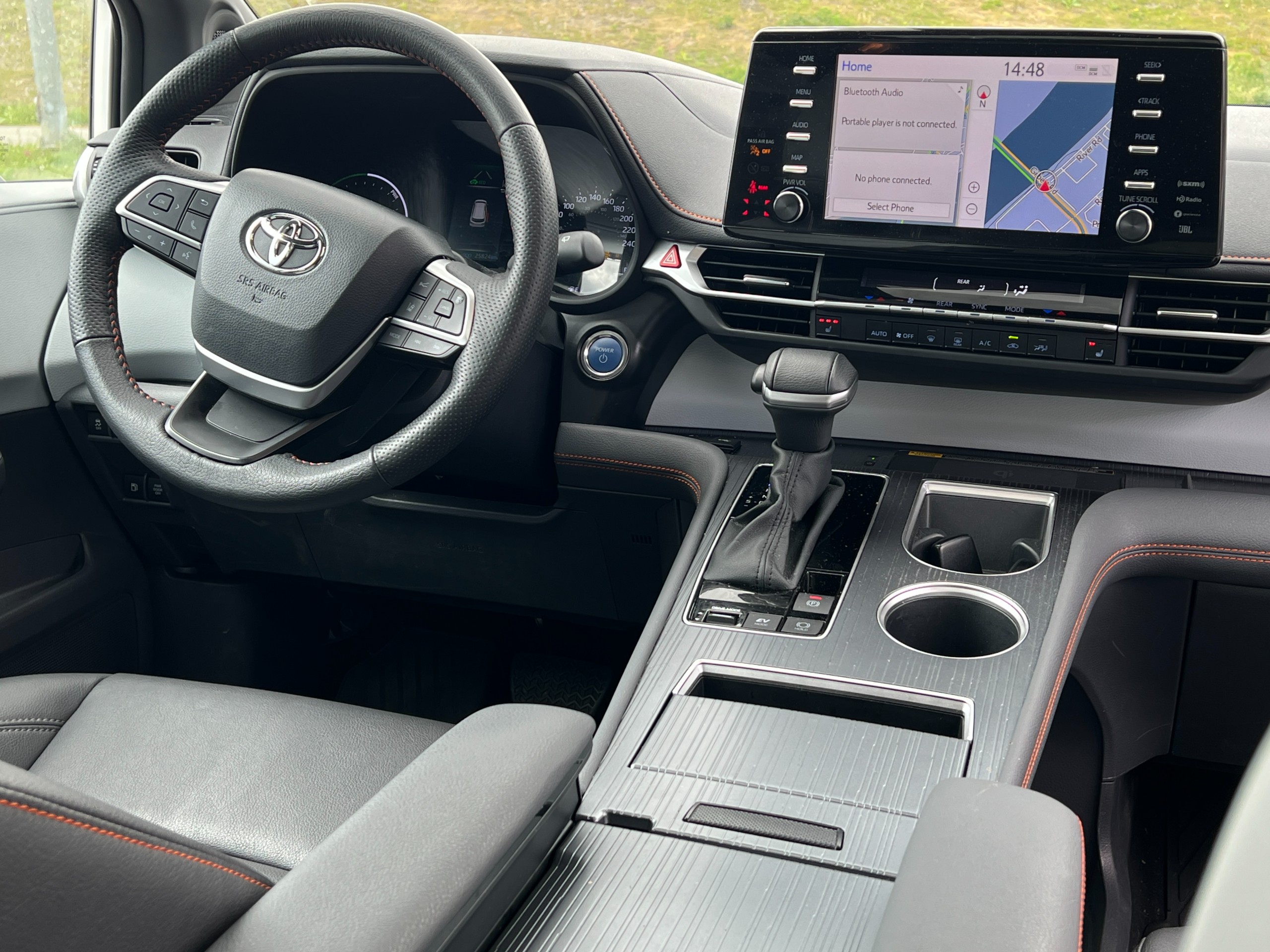 2024 Toyota Sienna XSE hybrid AWD | No accident - Image 8