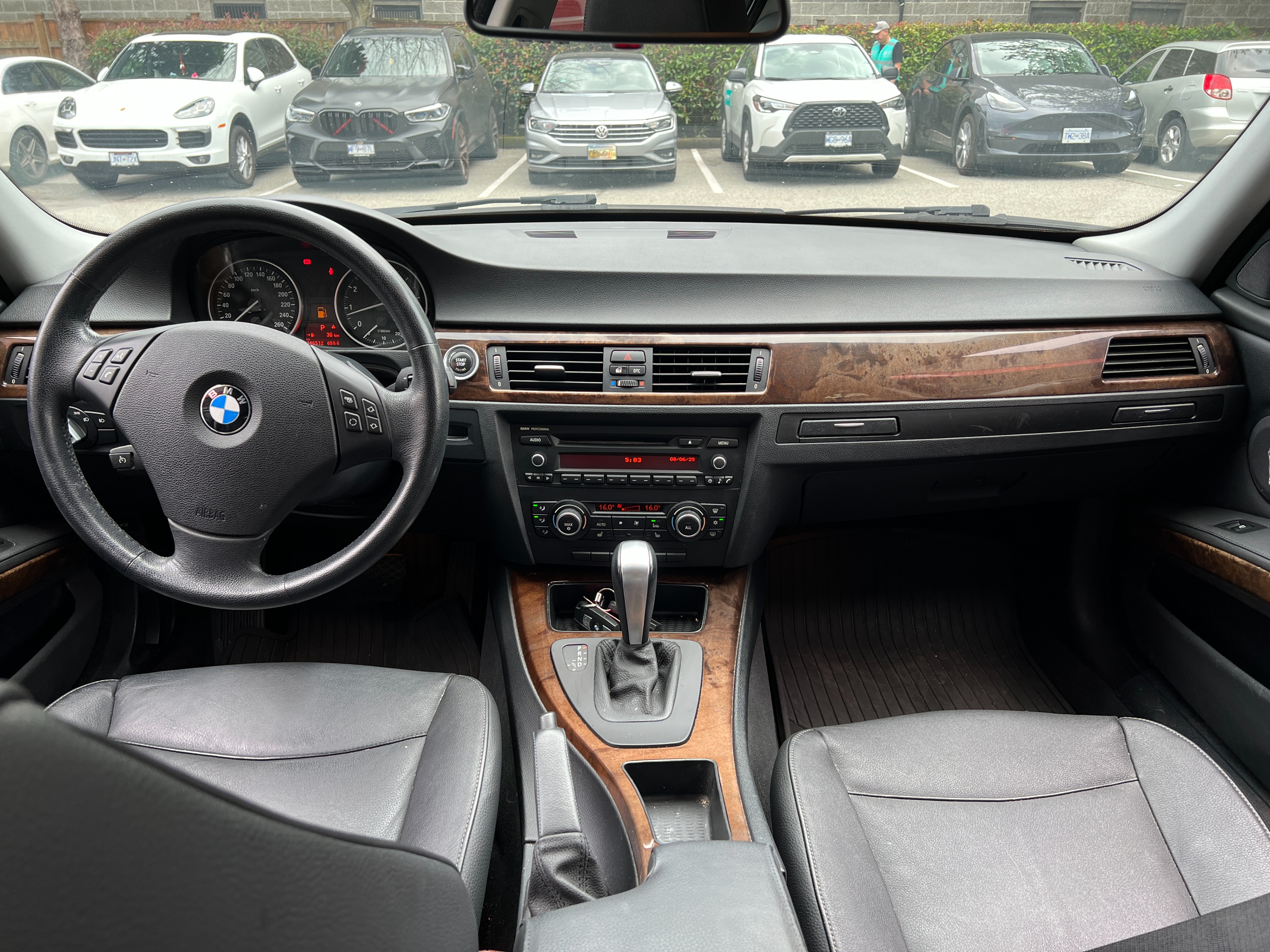 2010 BMW 328i - Image 12
