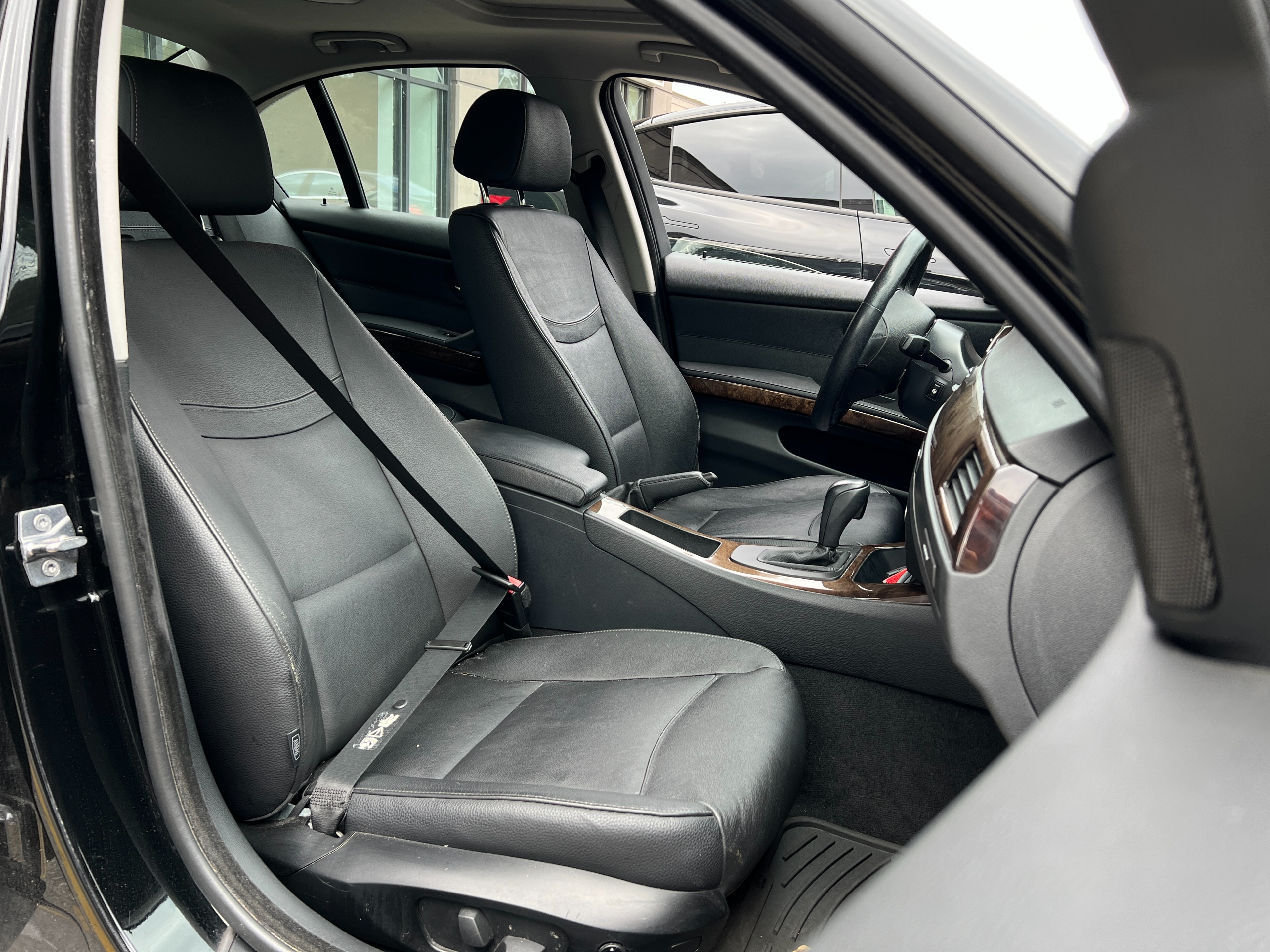 2010 BMW 328i - Image 10