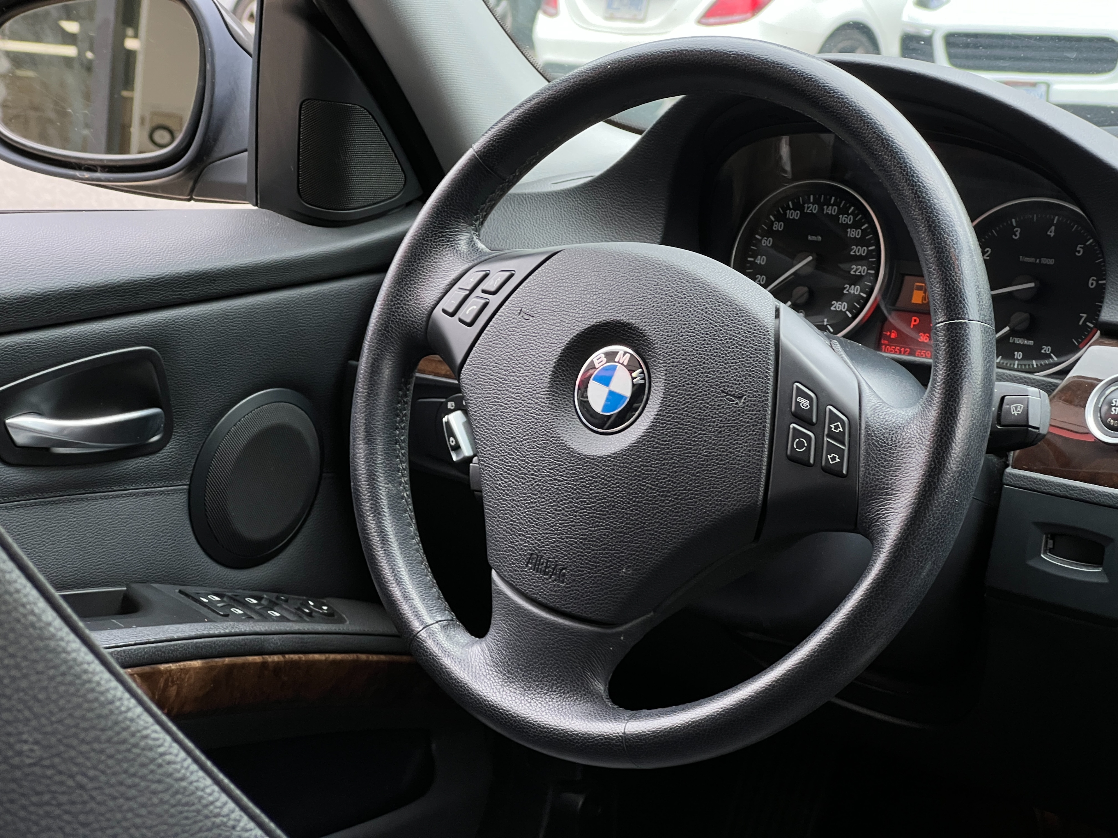 2010 BMW 328i - Image 11