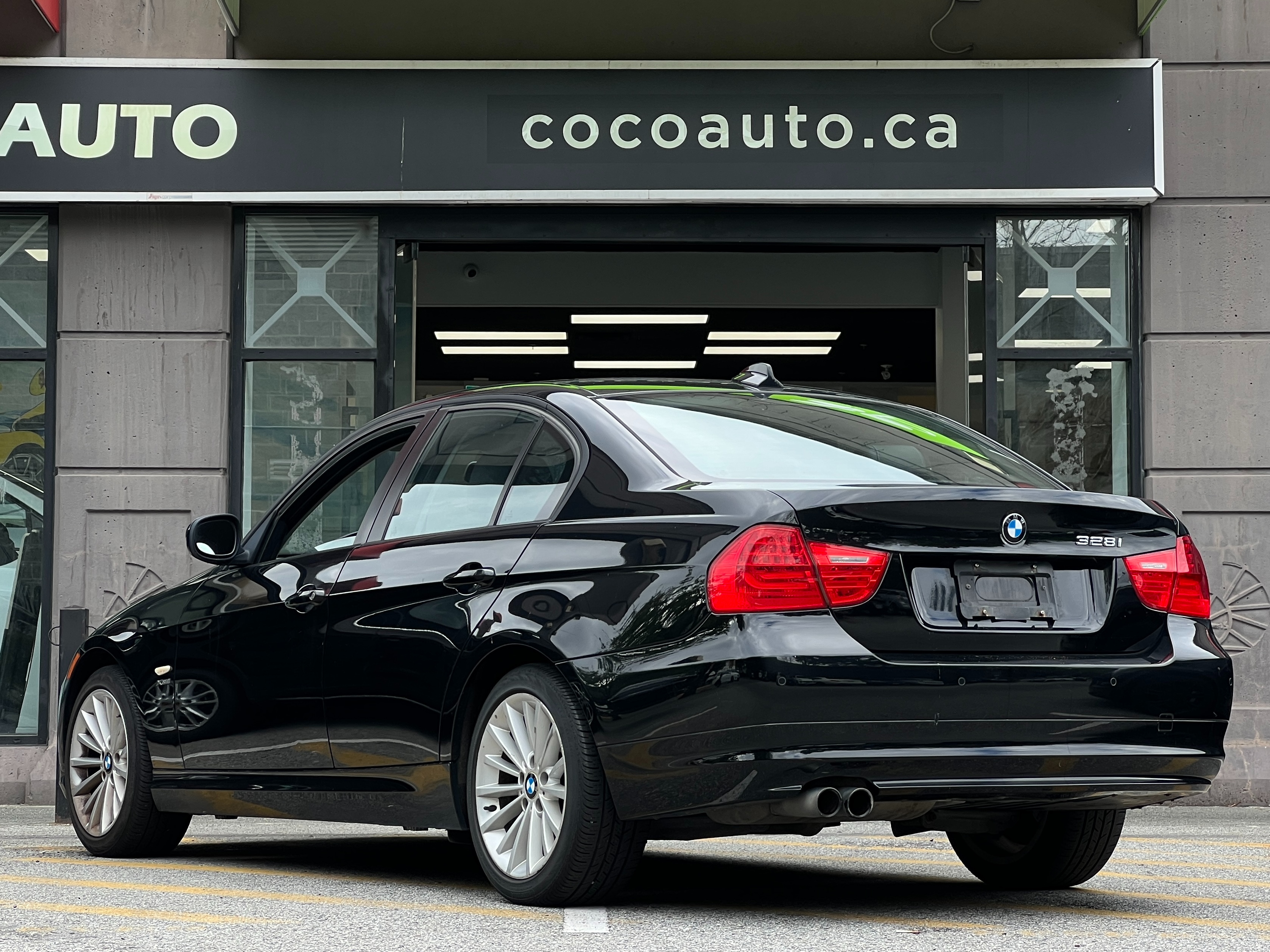 2010 BMW 328i - Image 6