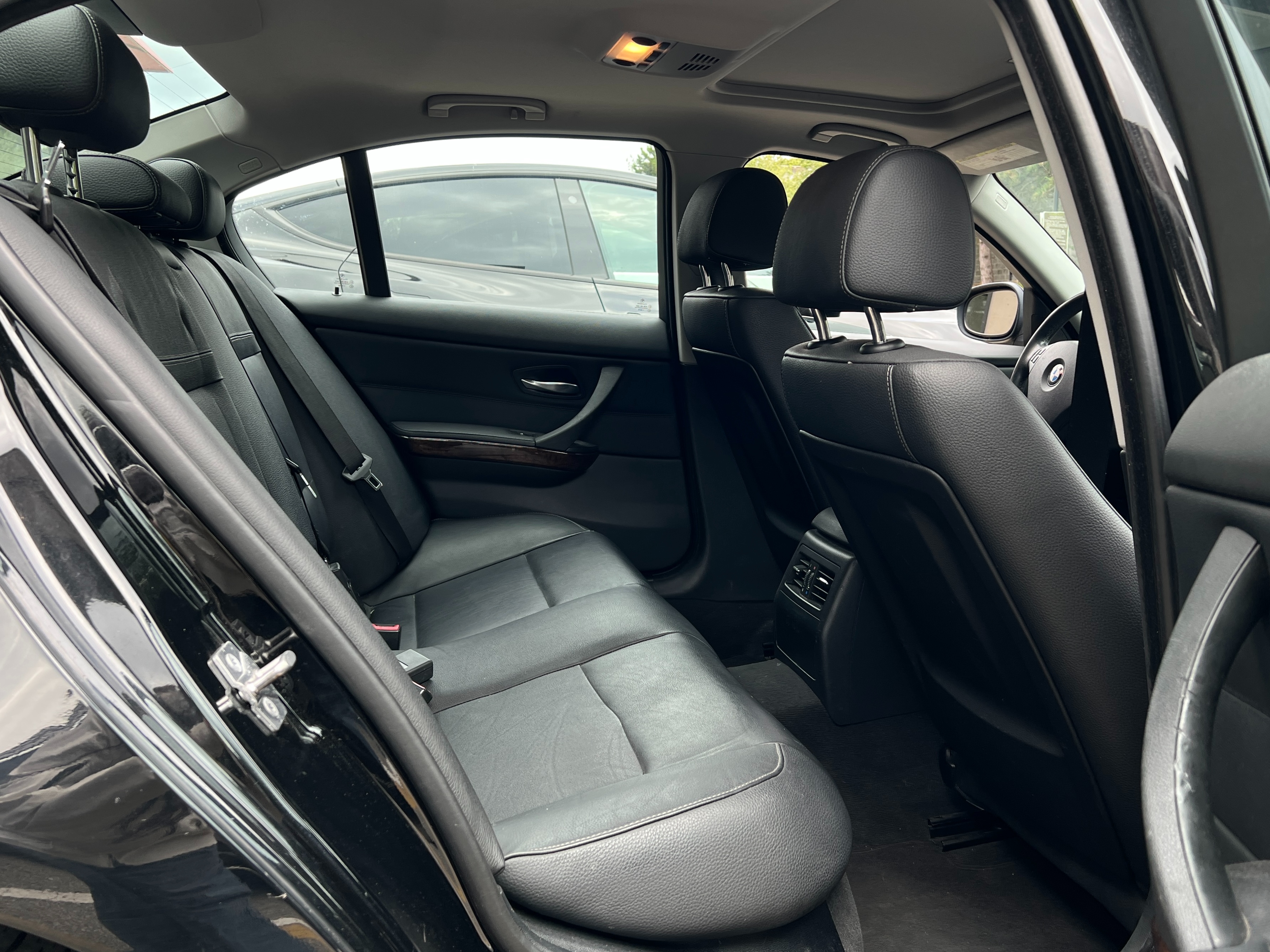 2010 BMW 328i - Image 14