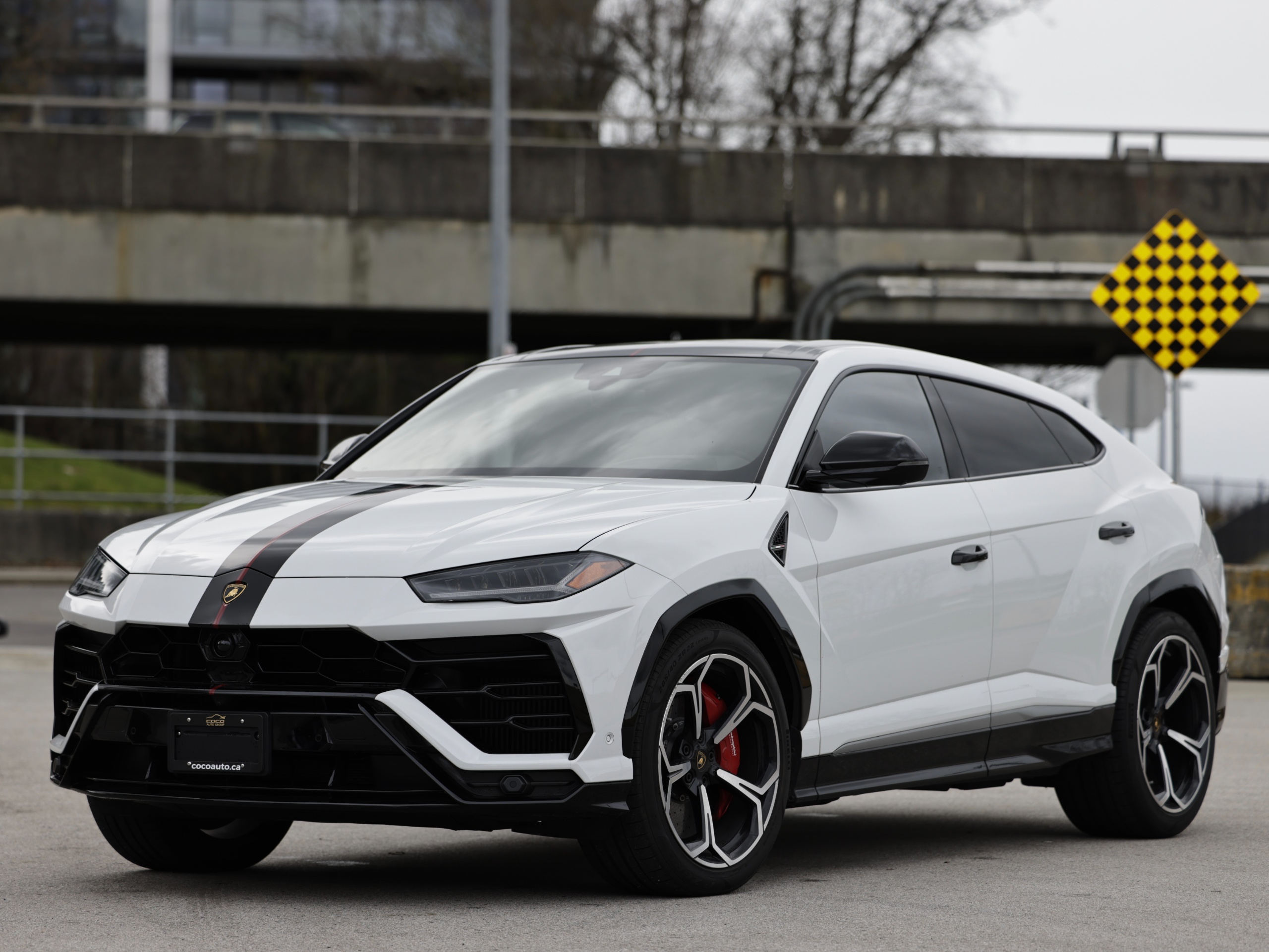 2019 Lamborghini URUS - Image 4