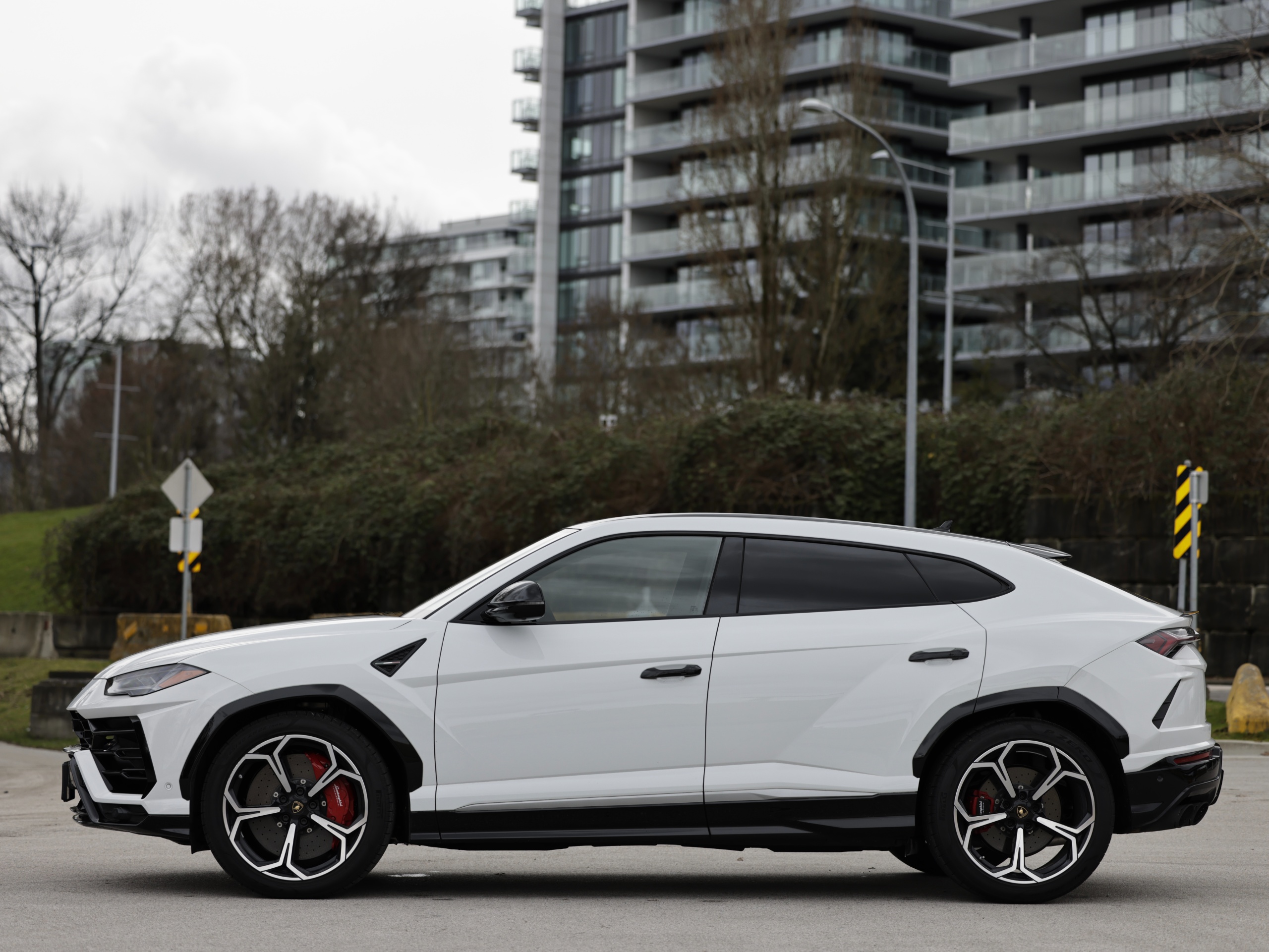2019 Lamborghini URUS - Image 6