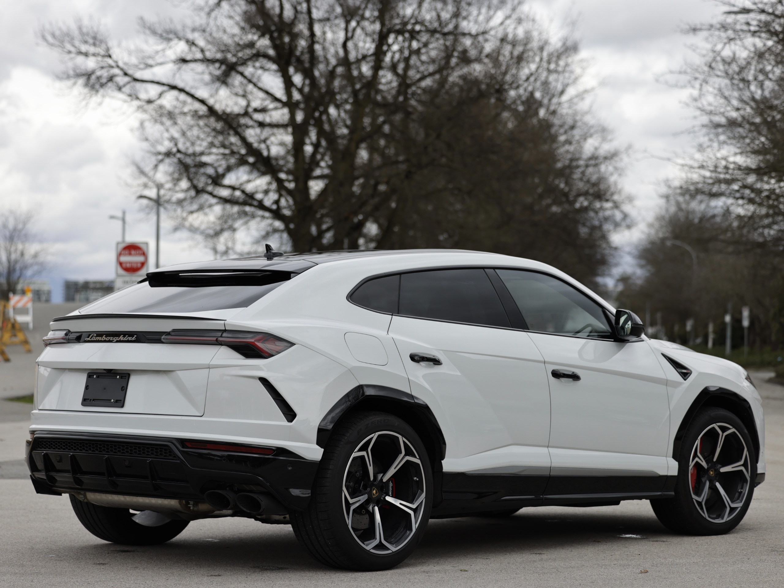 2019 Lamborghini URUS - Image 10
