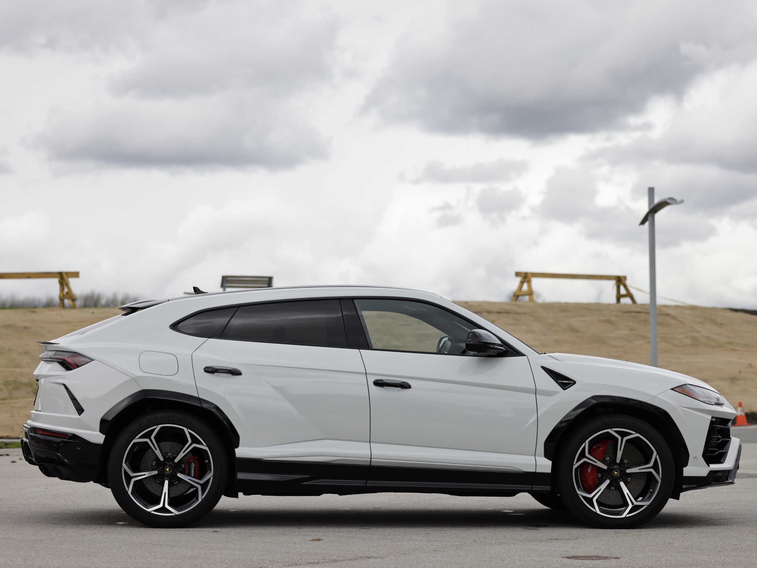 2019 Lamborghini URUS - Image 11