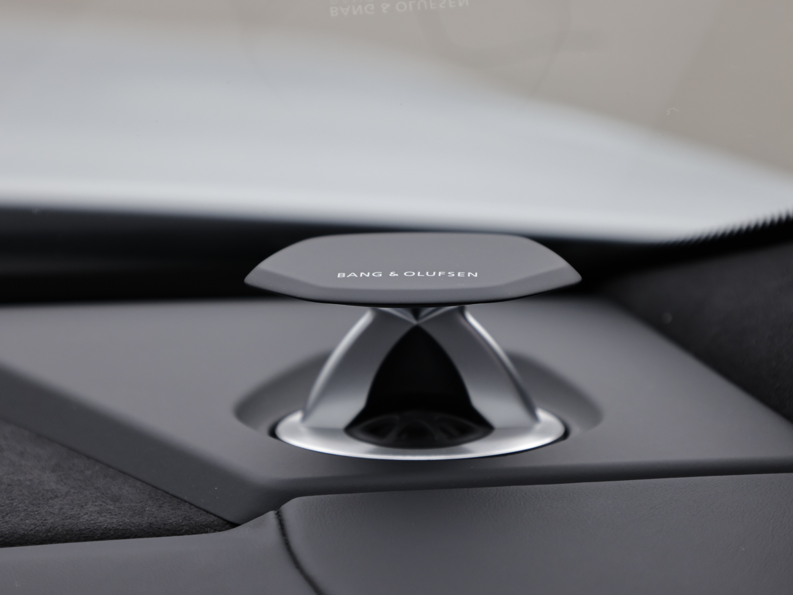 2019 Lamborghini URUS - Image 17