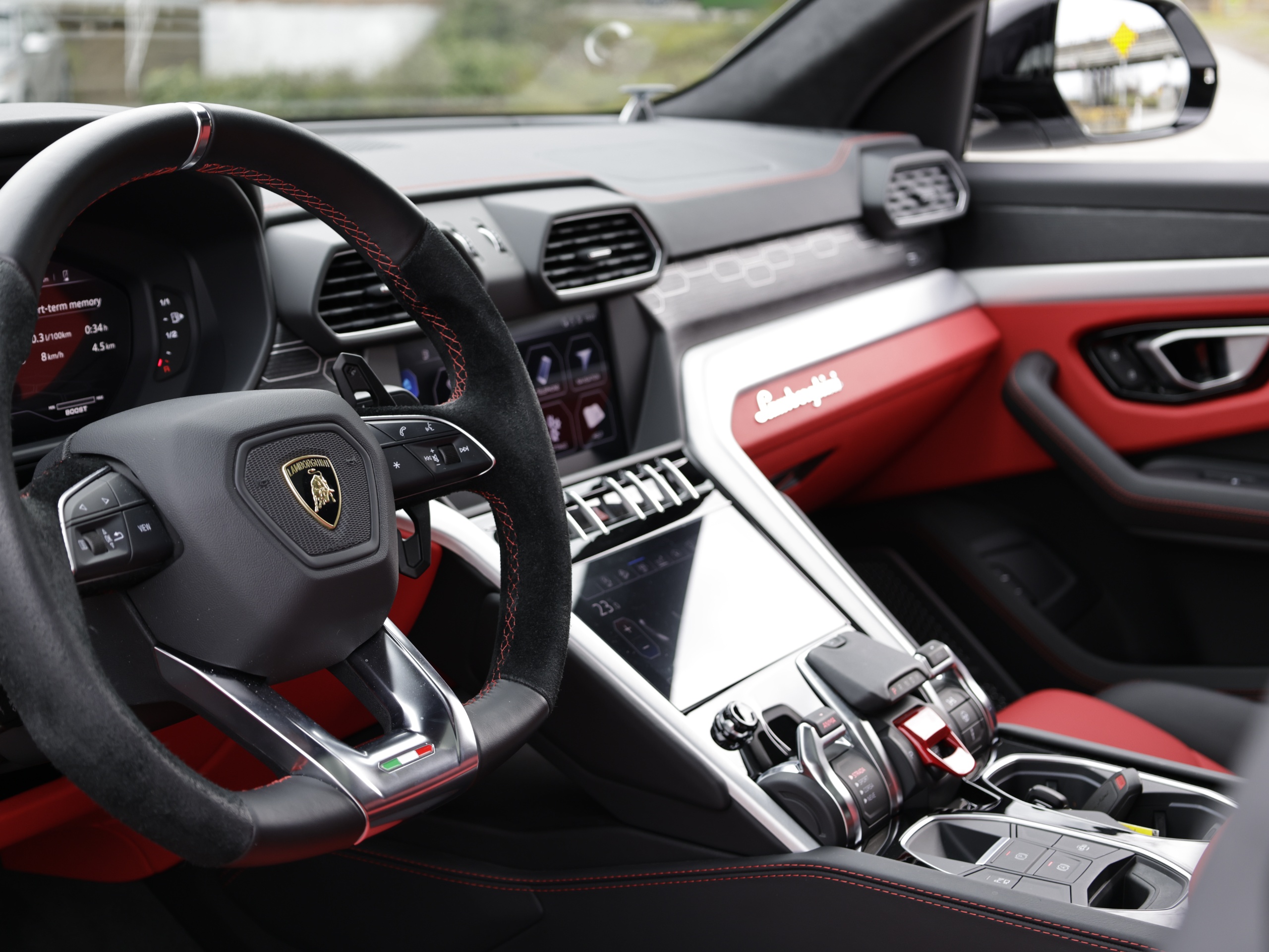 2019 Lamborghini URUS - Image 18