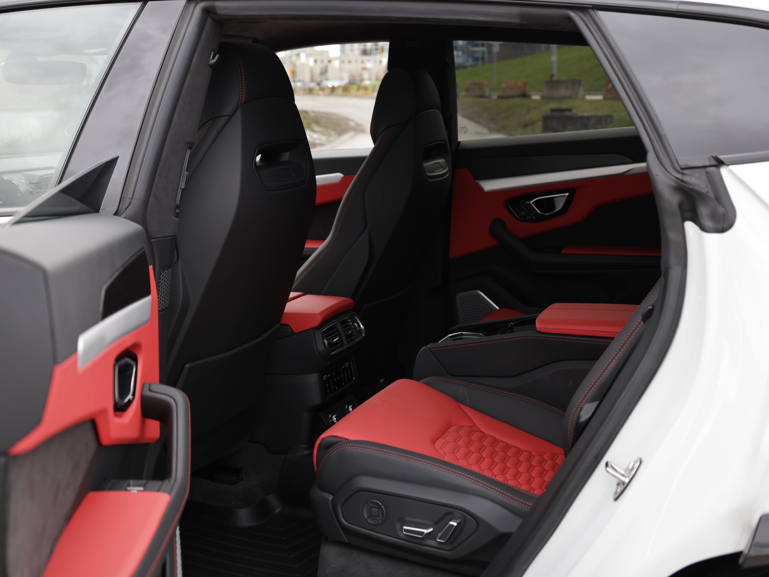 2019 Lamborghini URUS - Image 19