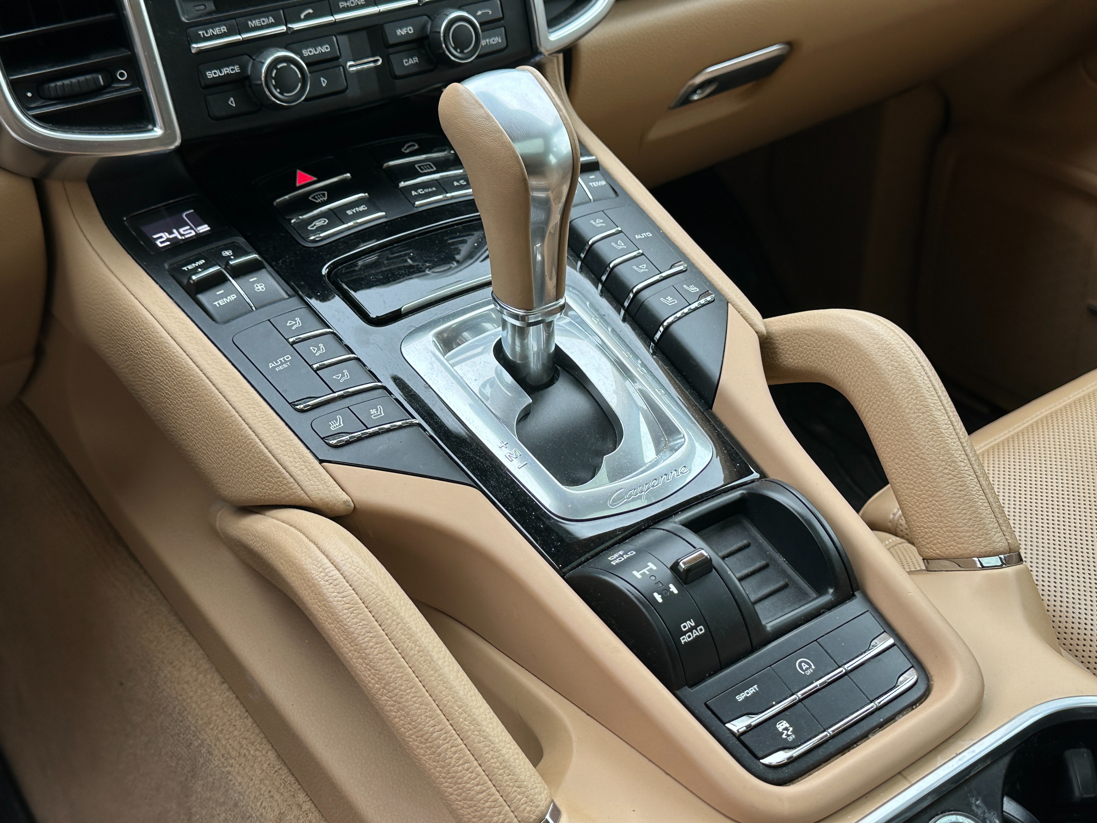 2016 Porsche Cayenne - Image 9