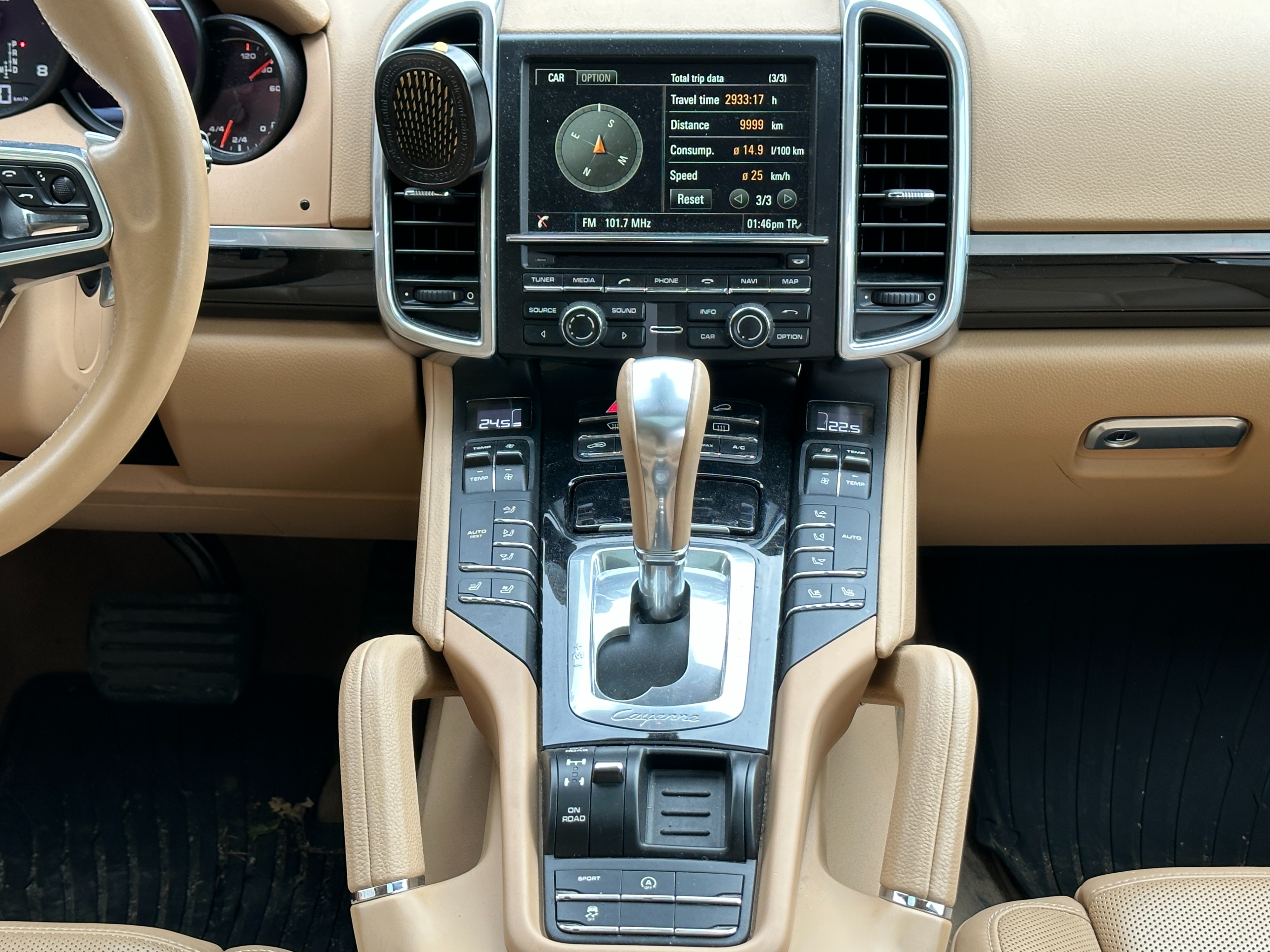 2016 Porsche Cayenne - Image 13