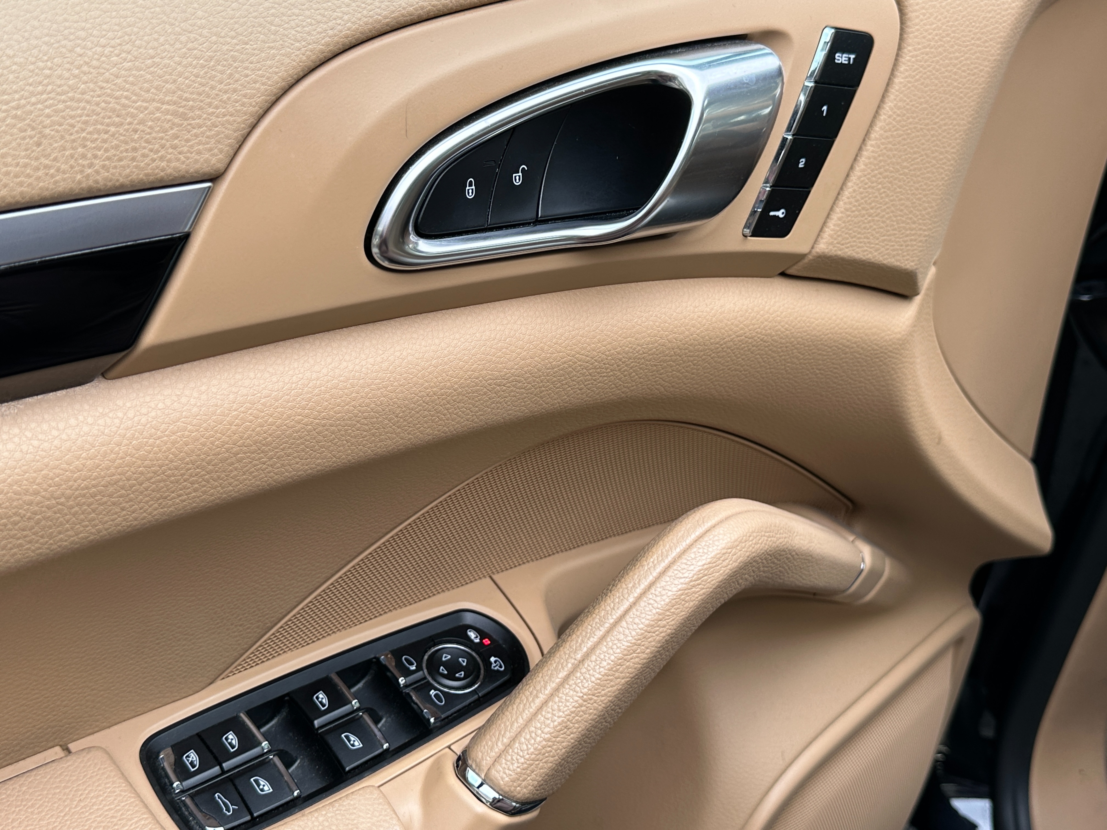 2016 Porsche Cayenne - Image 16