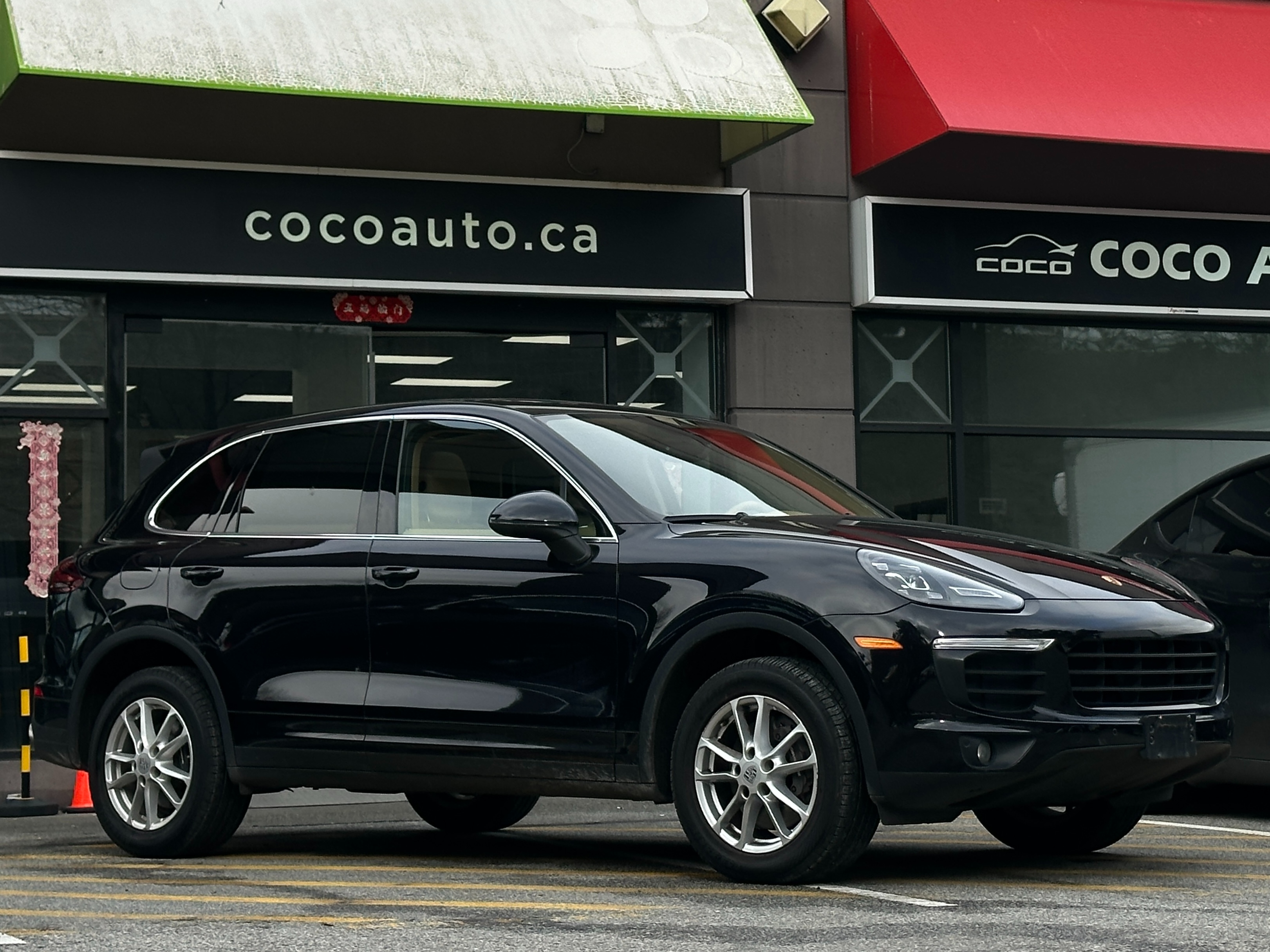 2016 Porsche Cayenne - Image 2