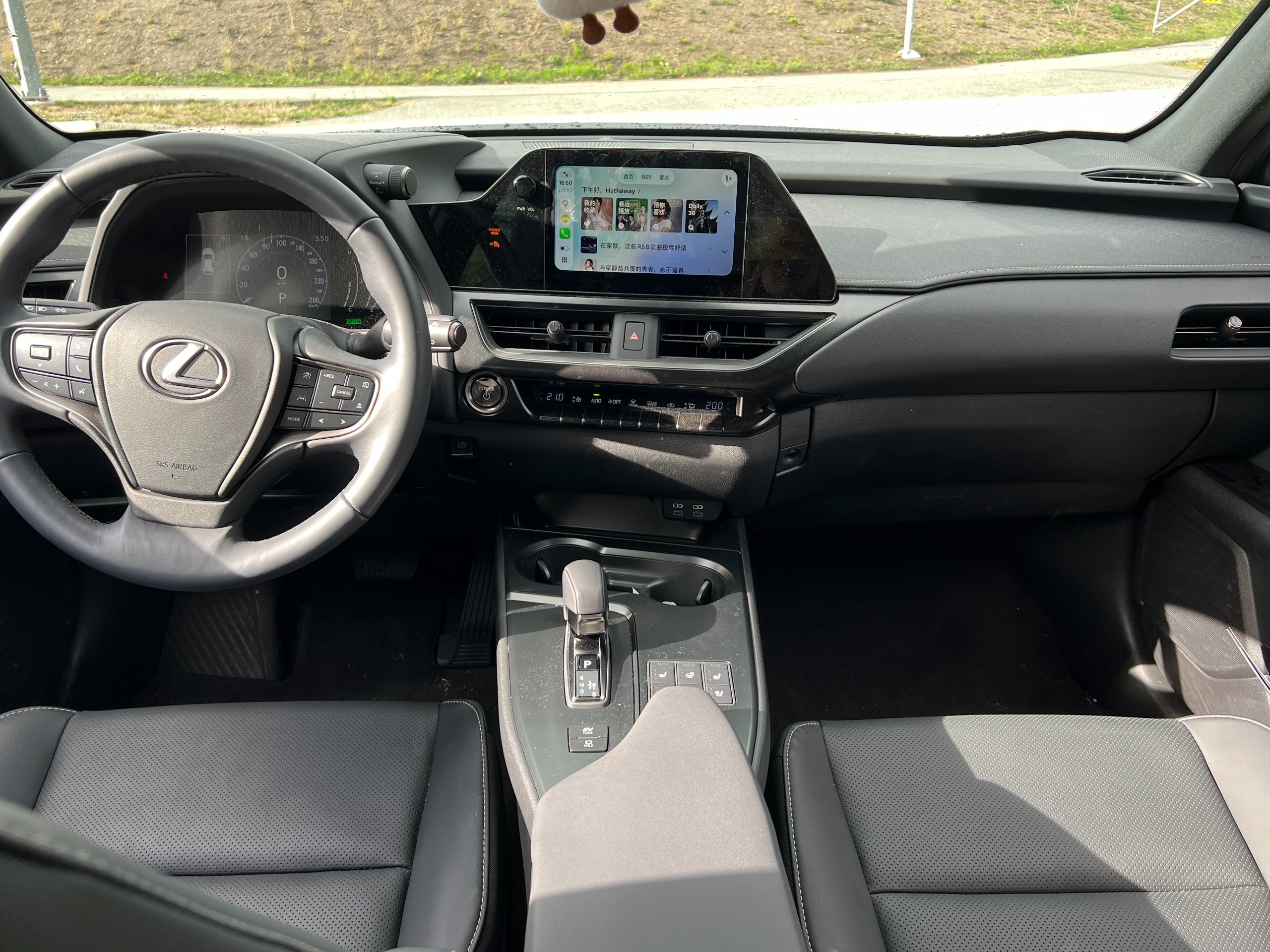 2025 Lexus UX300h | No accident | BC Local | Low km - Image 12