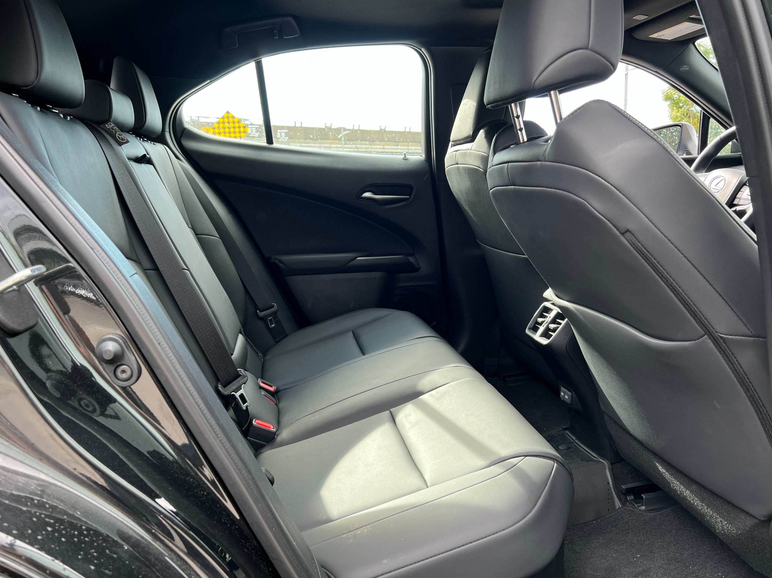 2025 Lexus UX300h | No accident | BC Local | Low km - Image 16