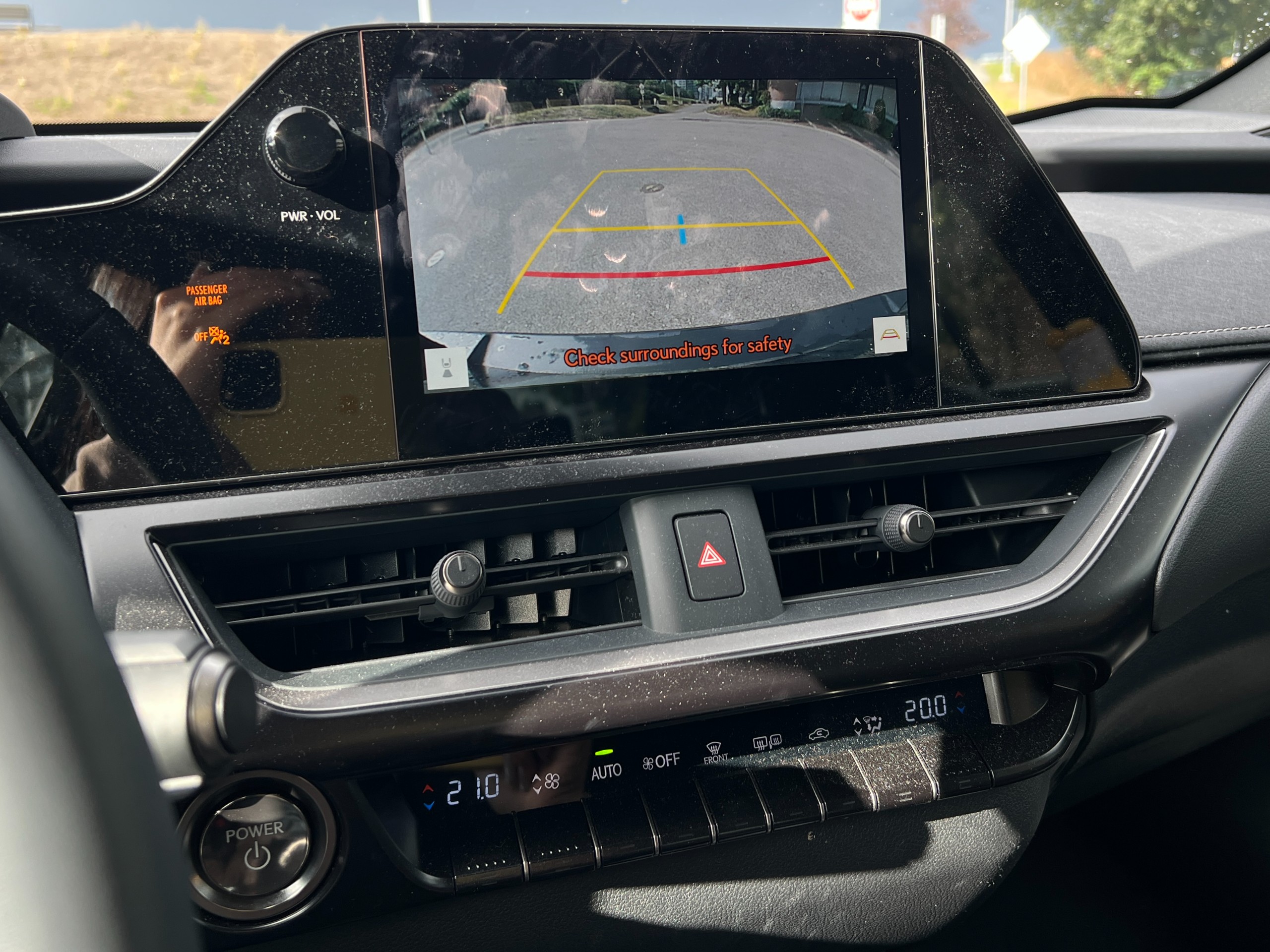 2025 Lexus UX300h | No accident | BC Local | Low km - Image 9