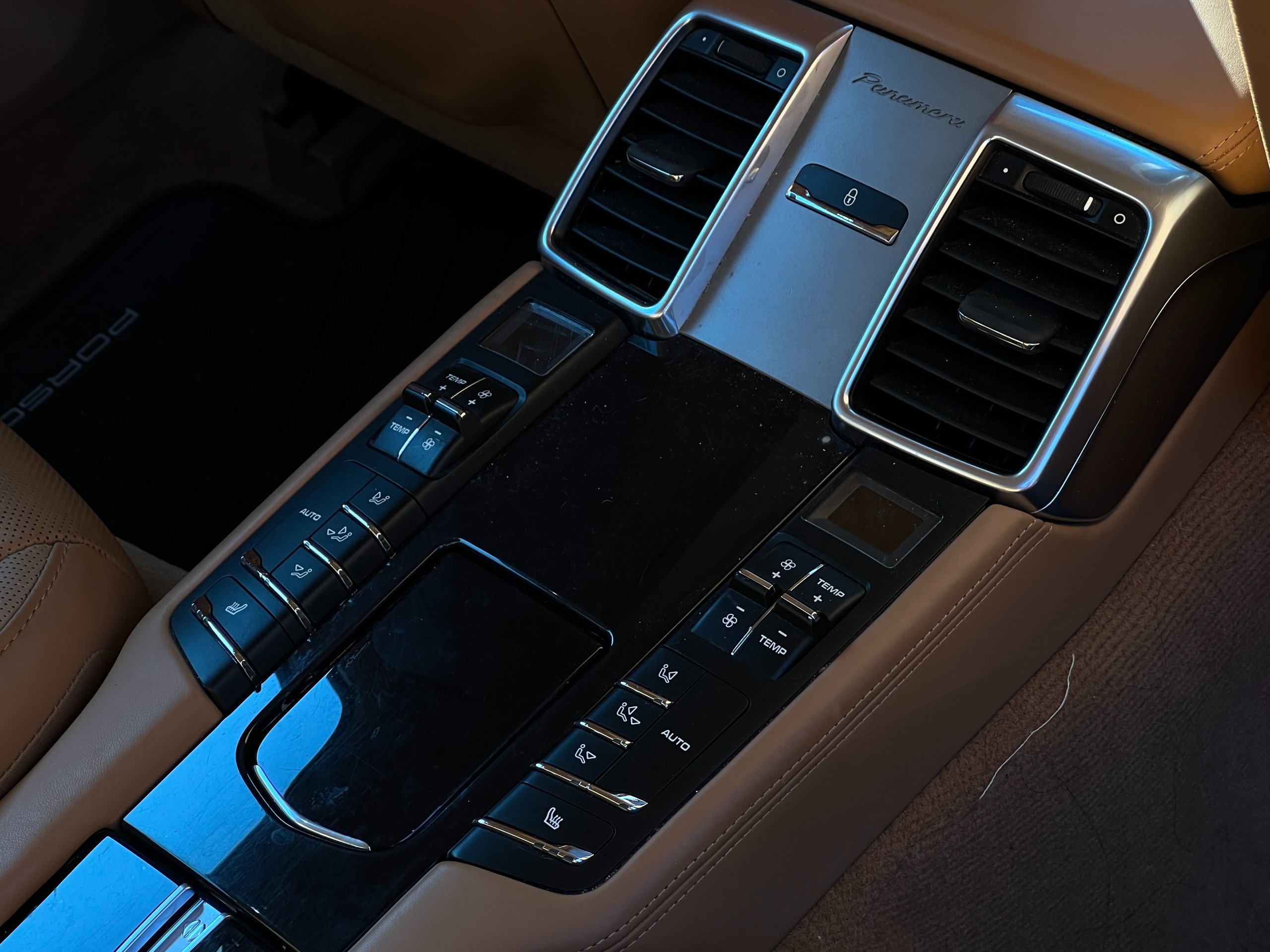 2016 Porsche Panamera S e-hybrid | No accident | BC Local | low km - Image 18