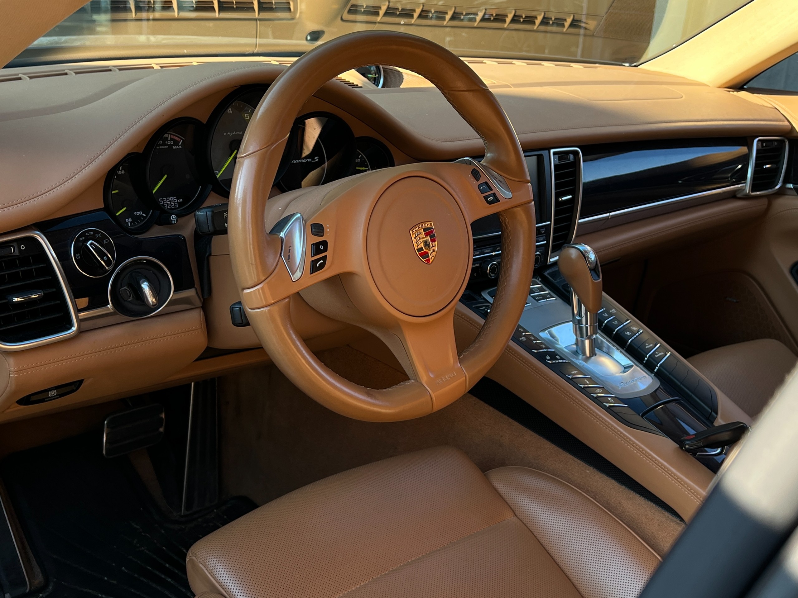 2016 Porsche Panamera S e-hybrid | No accident | BC Local | low km - Image 10
