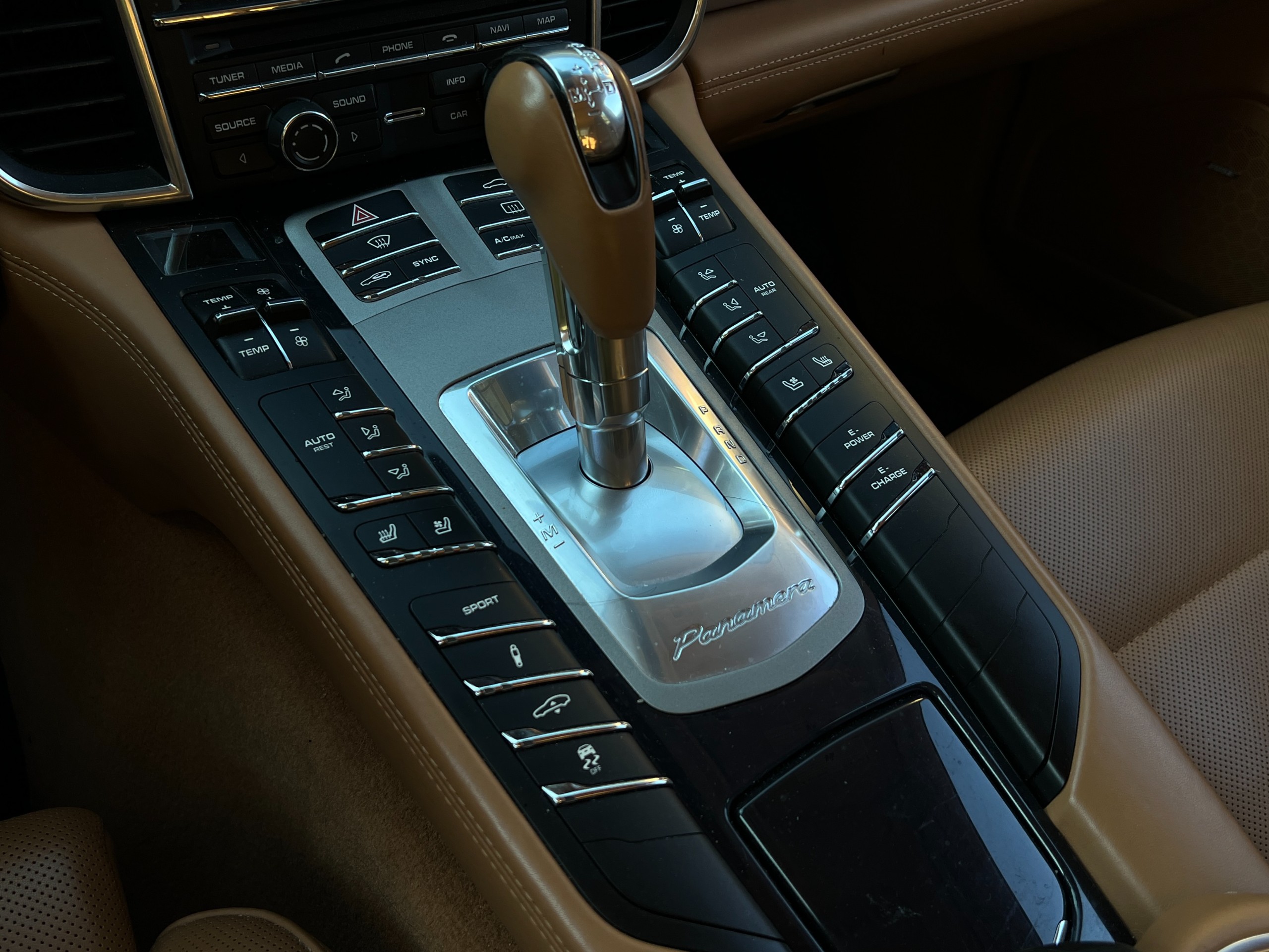 2016 Porsche Panamera S e-hybrid | No accident | BC Local | low km - Image 9