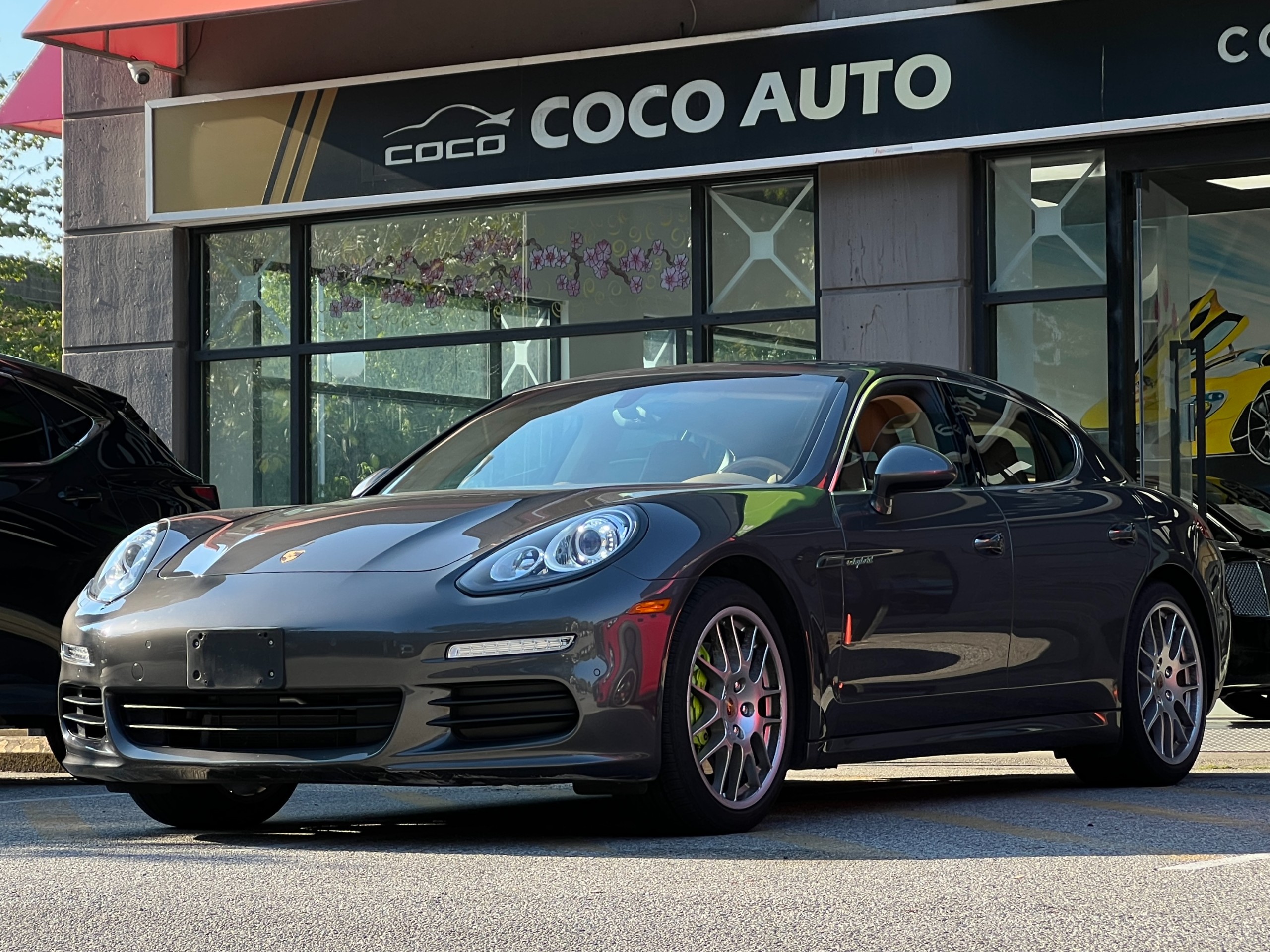 2016 Porsche Panamera S e-hybrid | No accident | BC Local | low km - Image 4