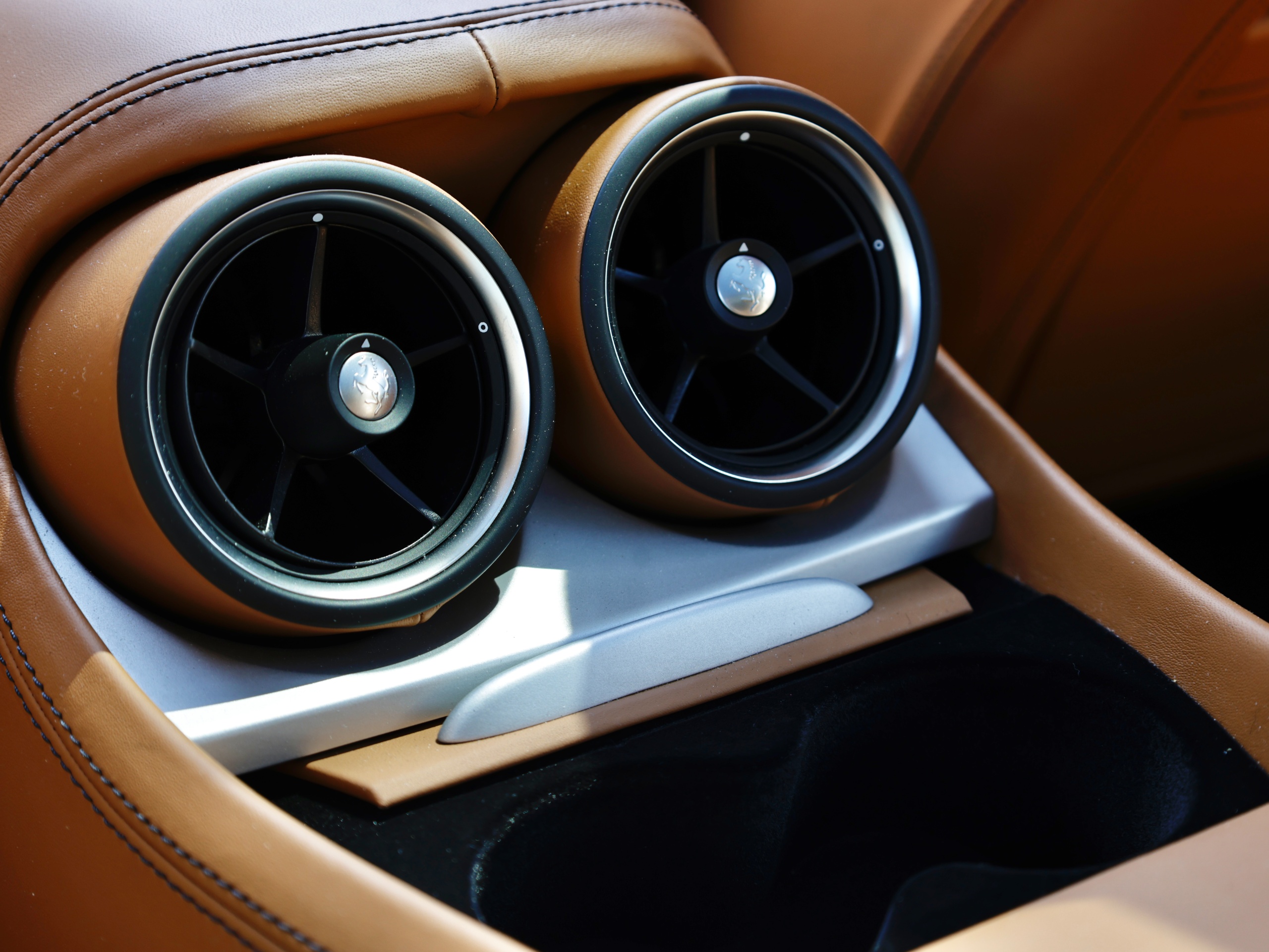 2016 Ferrari FF - Image 17