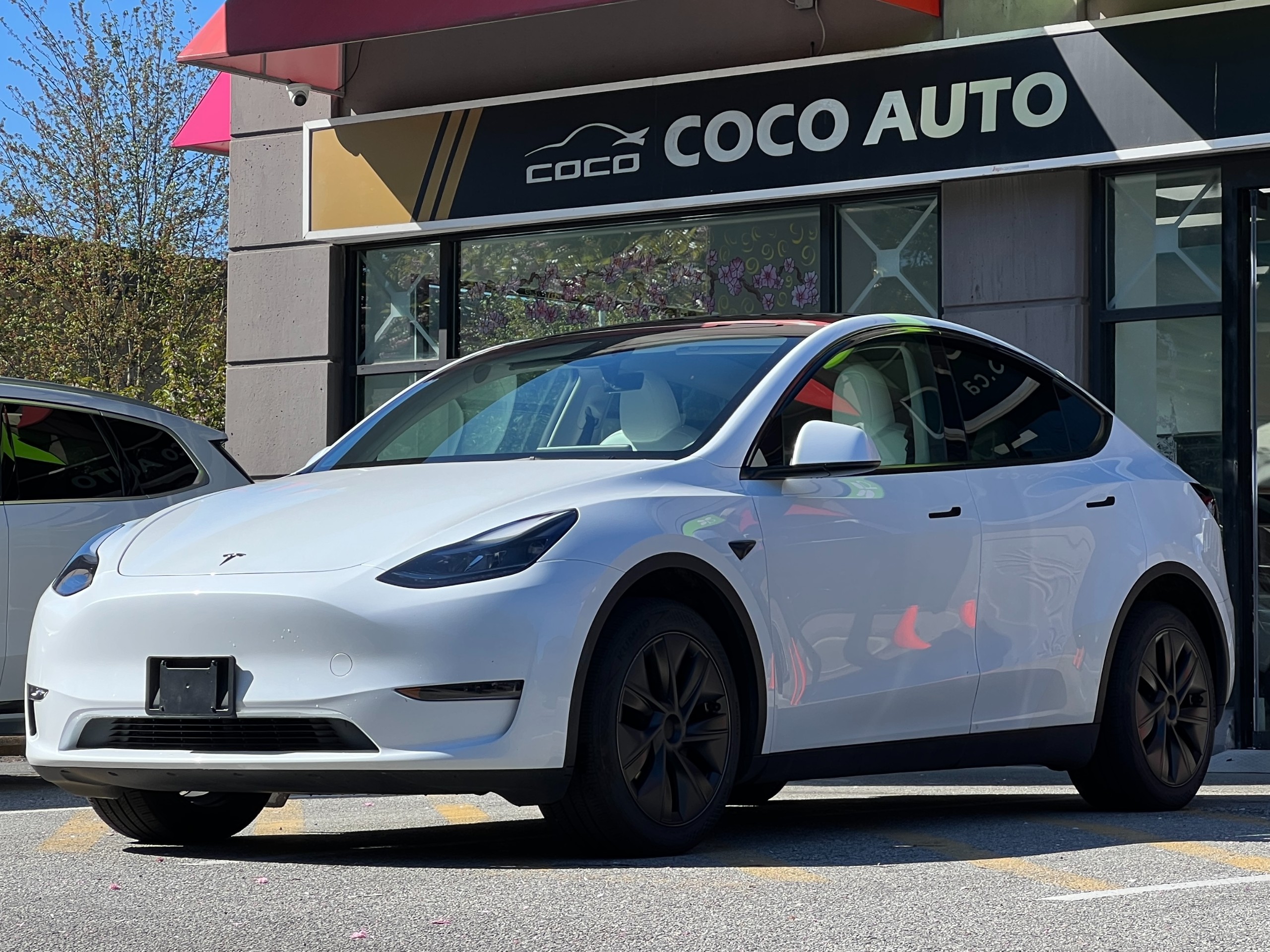 2024 Tesla Model Y long range AWD | No accident - Image 4
