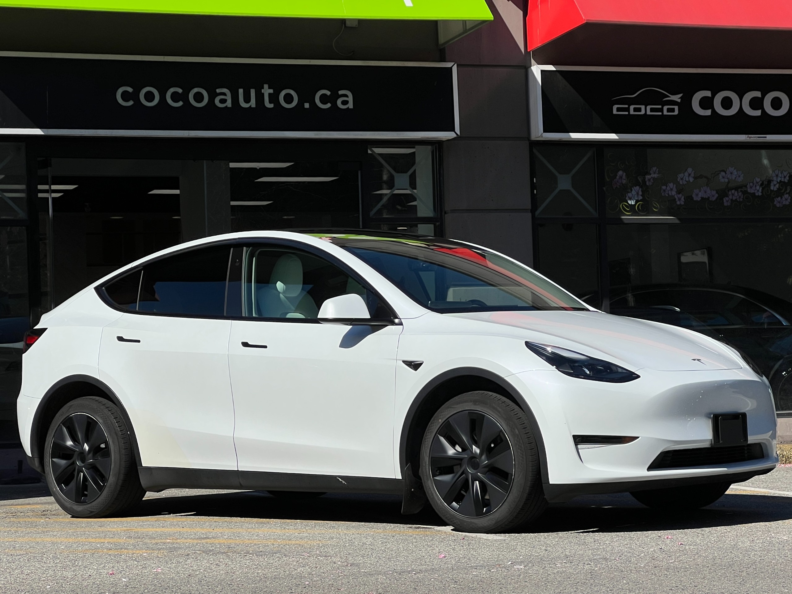 2024 Tesla Model Y long range AWD | No accident - Image 2