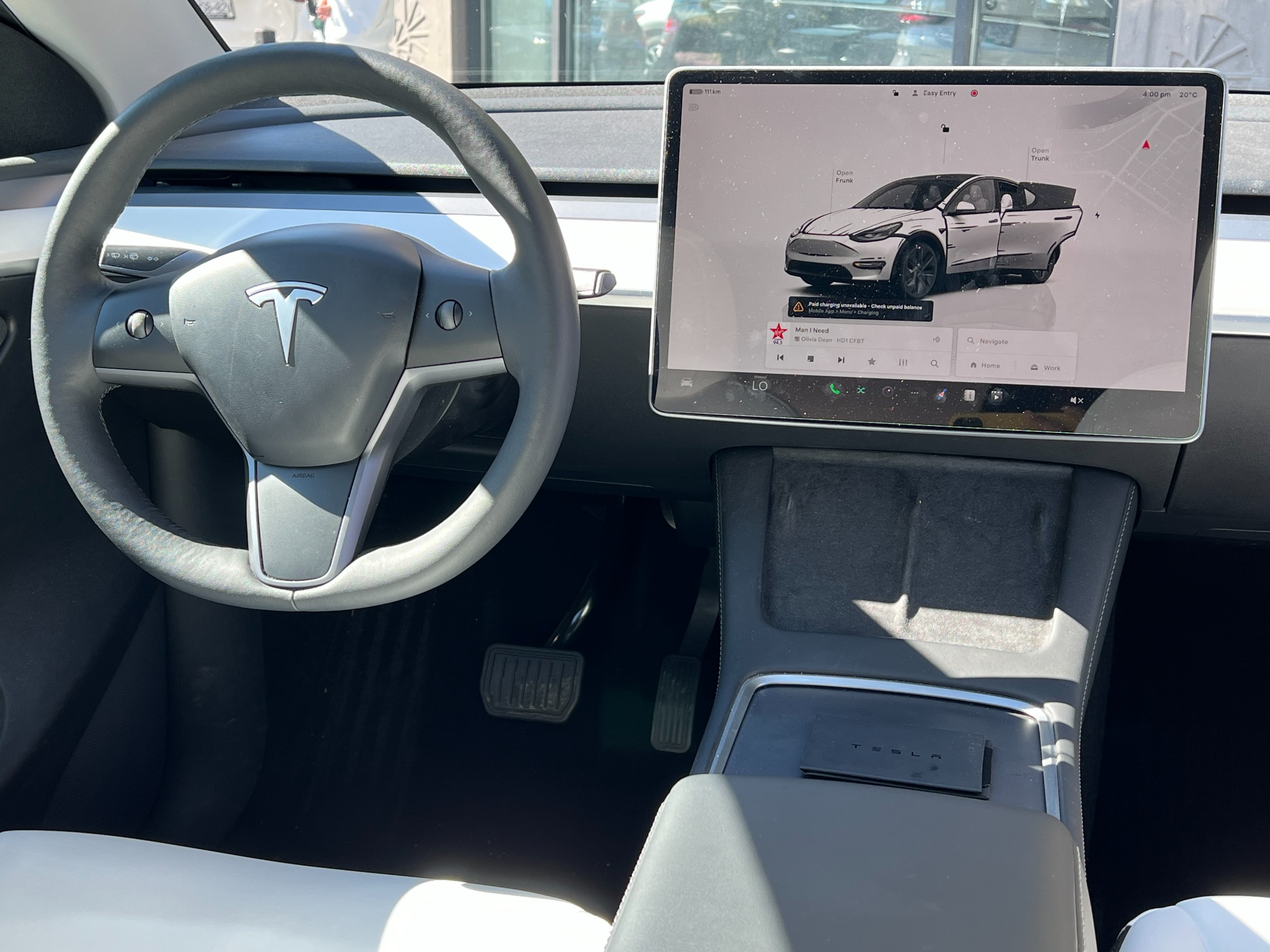 2024 Tesla Model Y long range AWD | No accident - Image 10