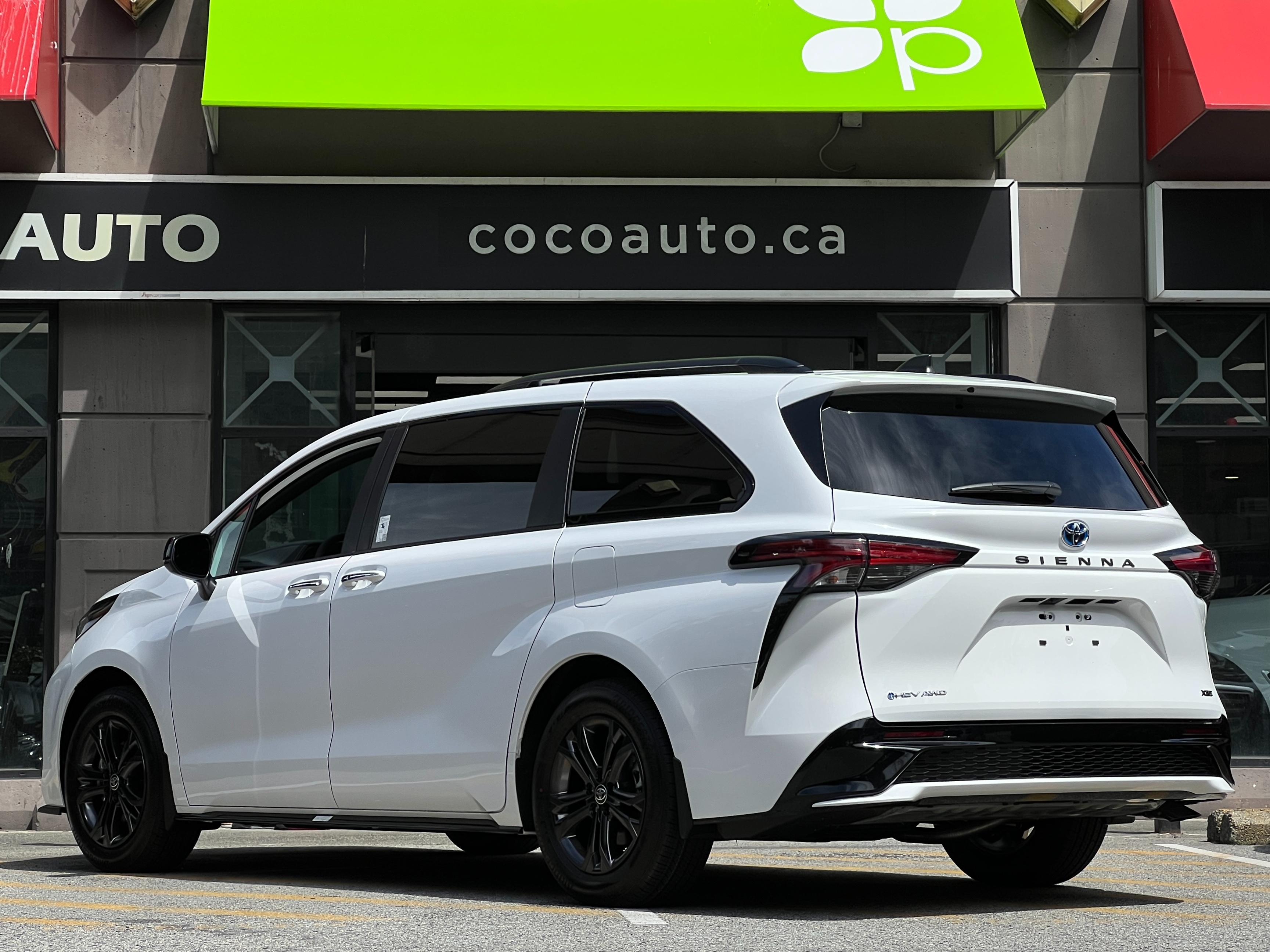 2025 Toyota Sienna - Image 6