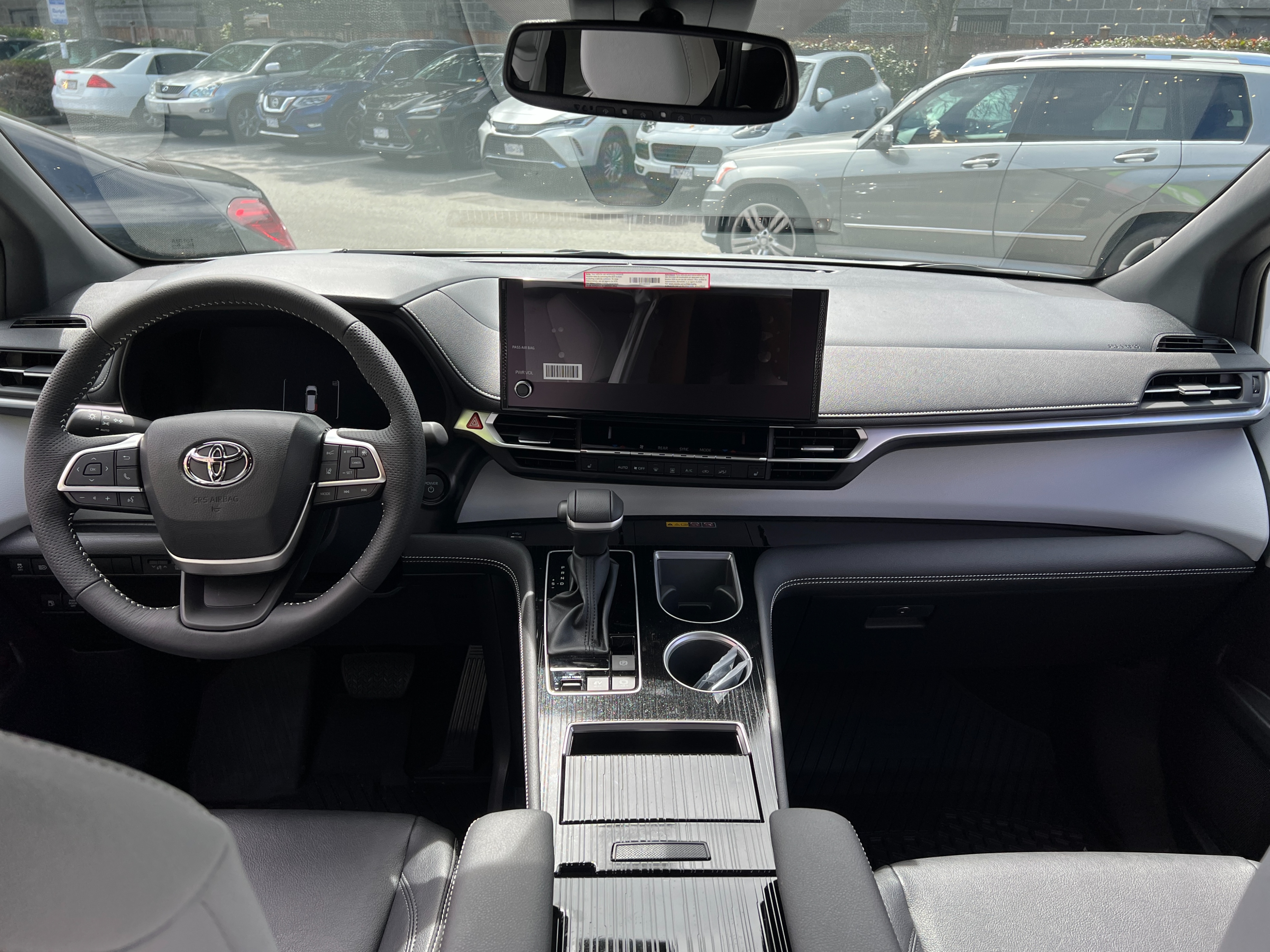 2025 Toyota Sienna - Image 11