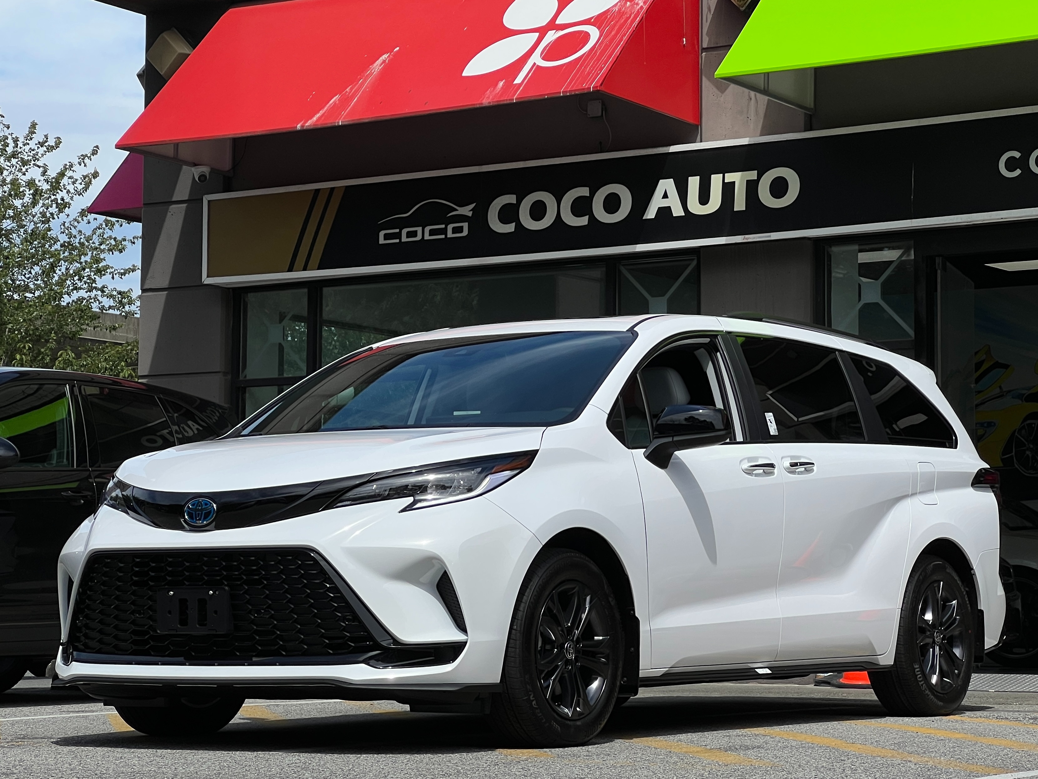 2025 Toyota Sienna - Image 4