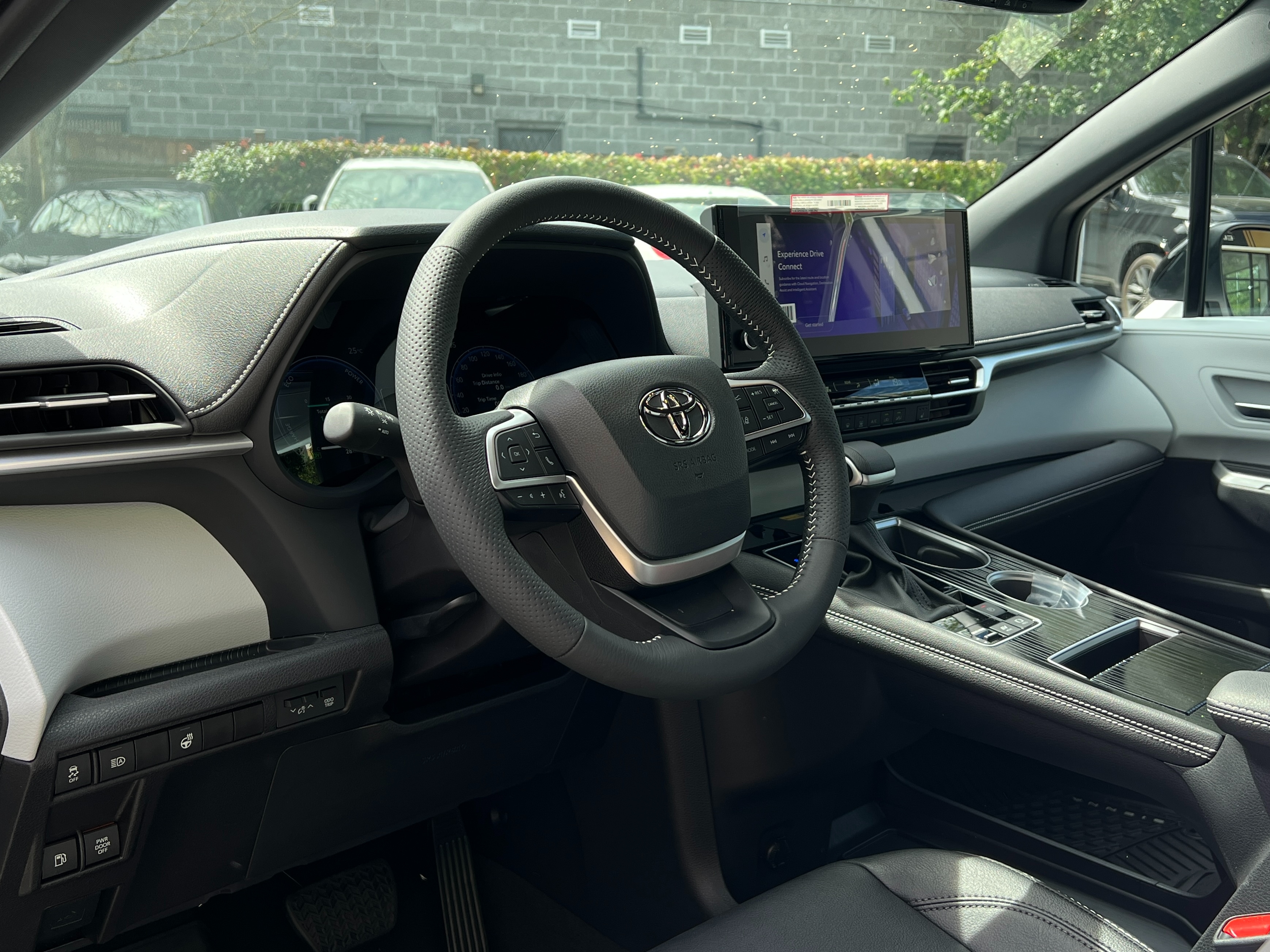 2025 Toyota Sienna - Image 7