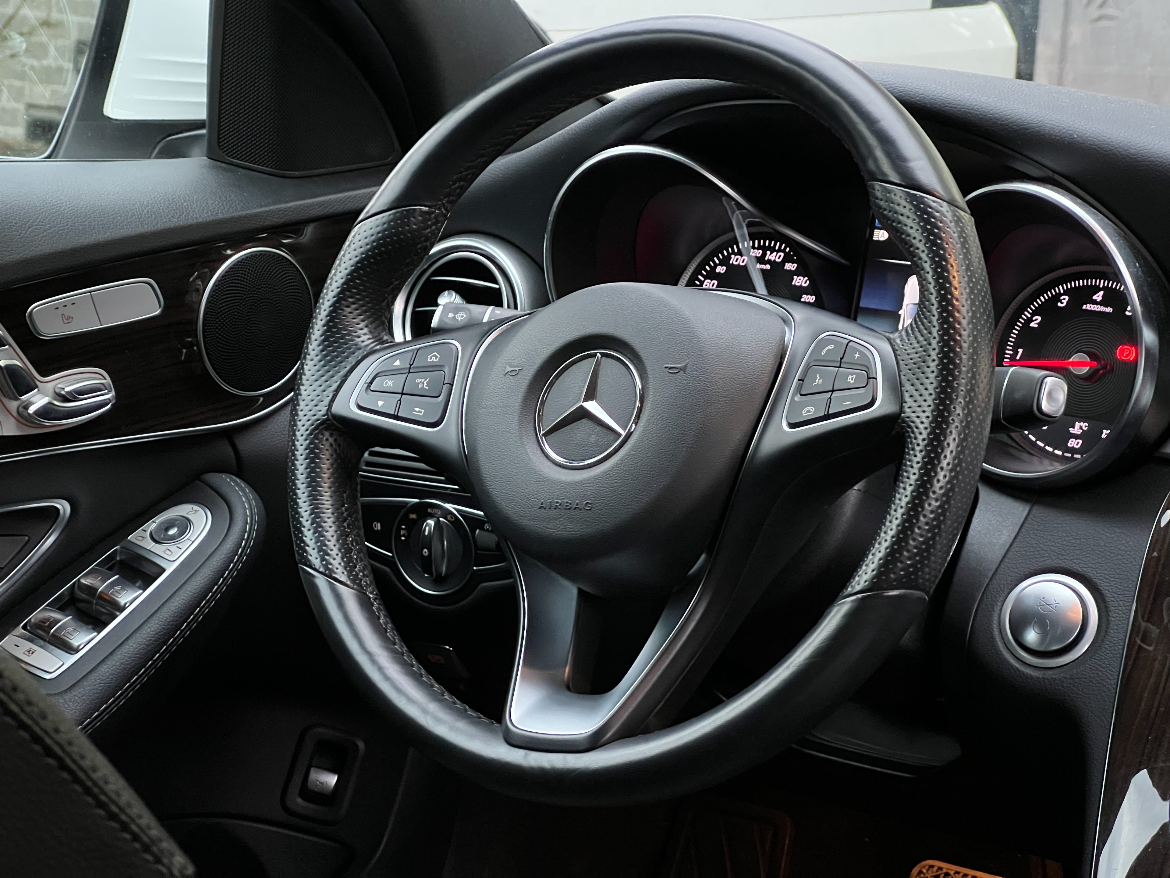 2018 Mercedes-Benz C300 - Image 14