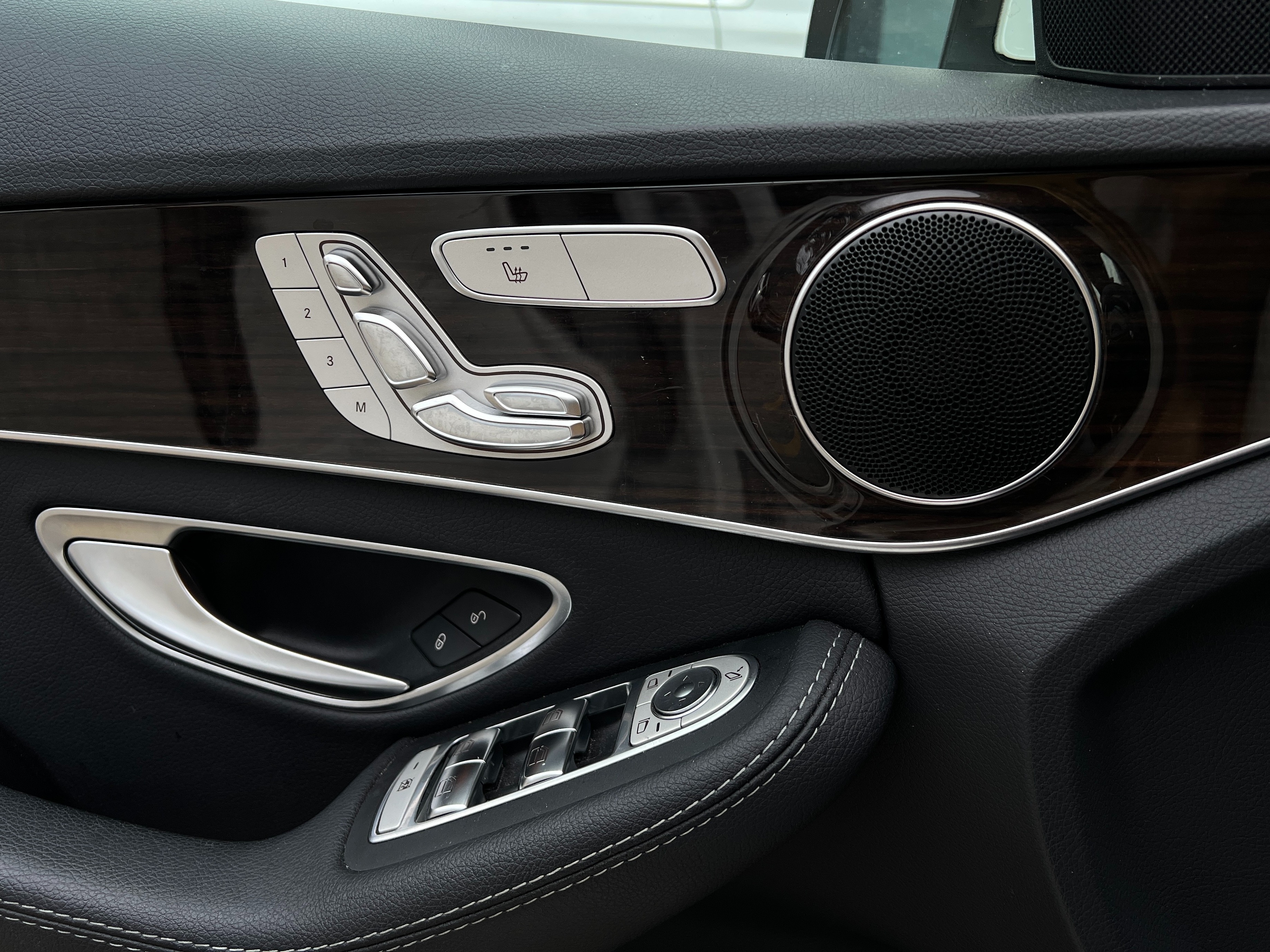 2018 Mercedes-Benz C300 - Image 9