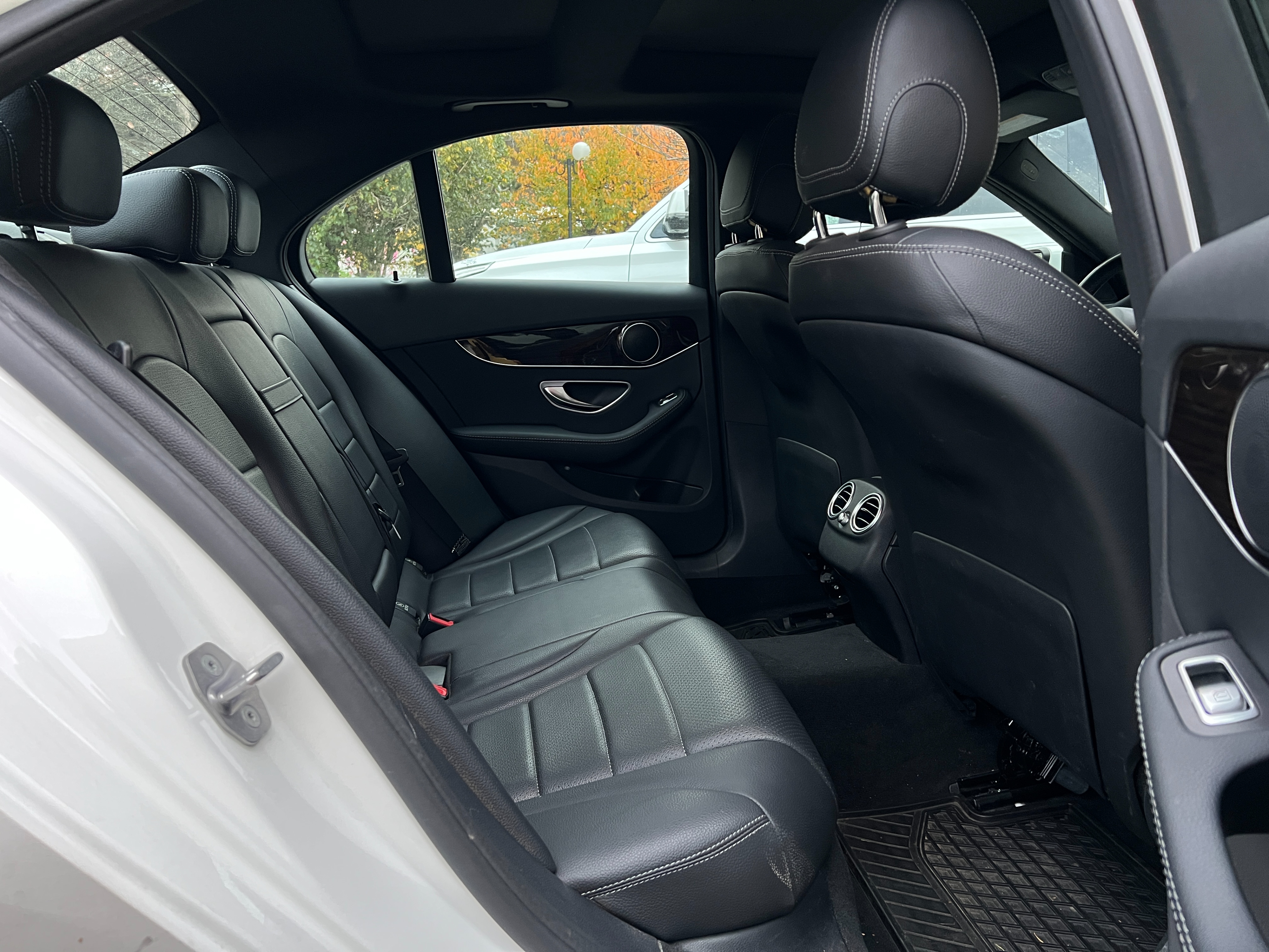 2018 Mercedes-Benz C300 - Image 17