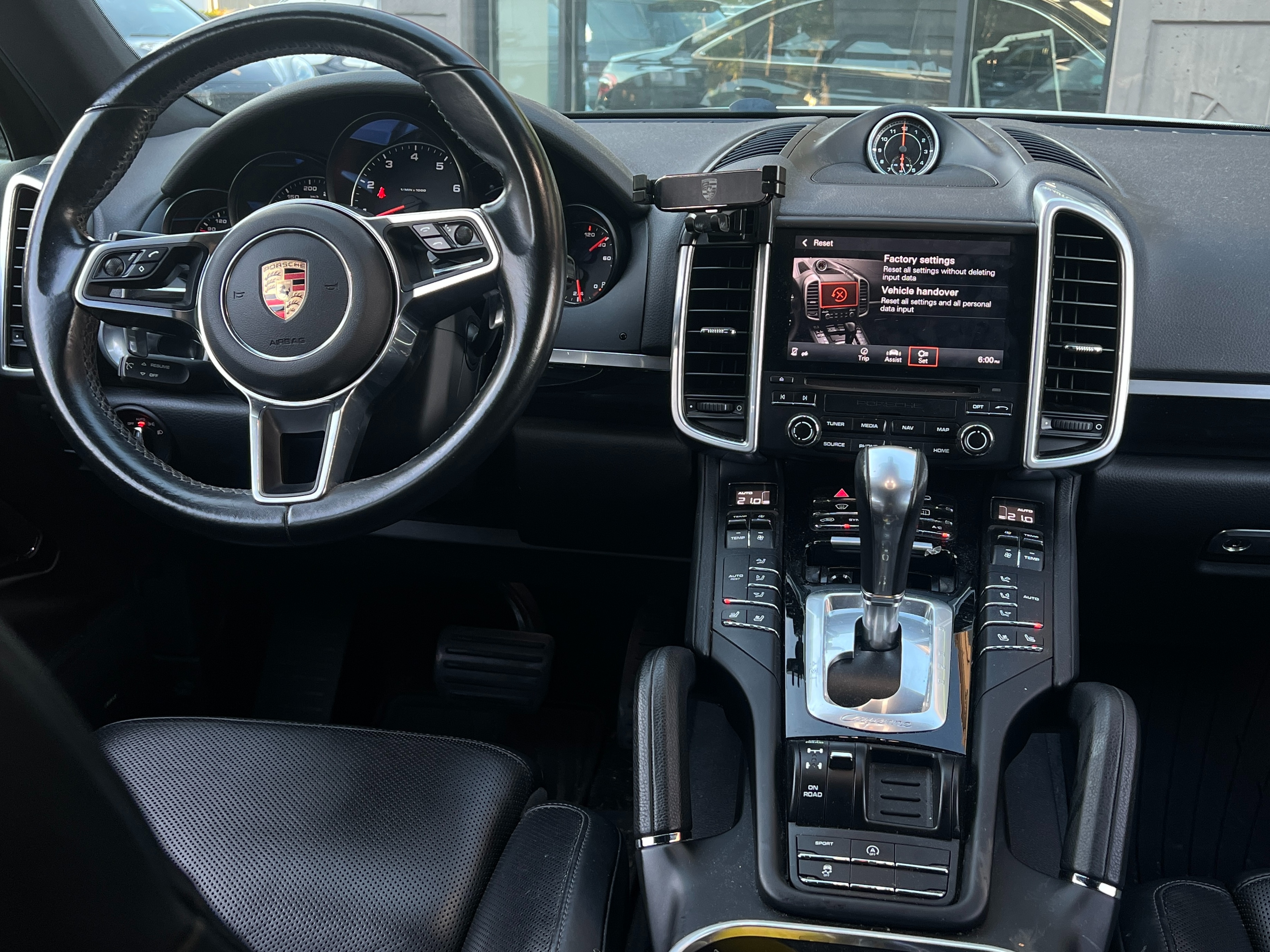 2017 Porsche Cayenne | Platinum Edition  - Image 14