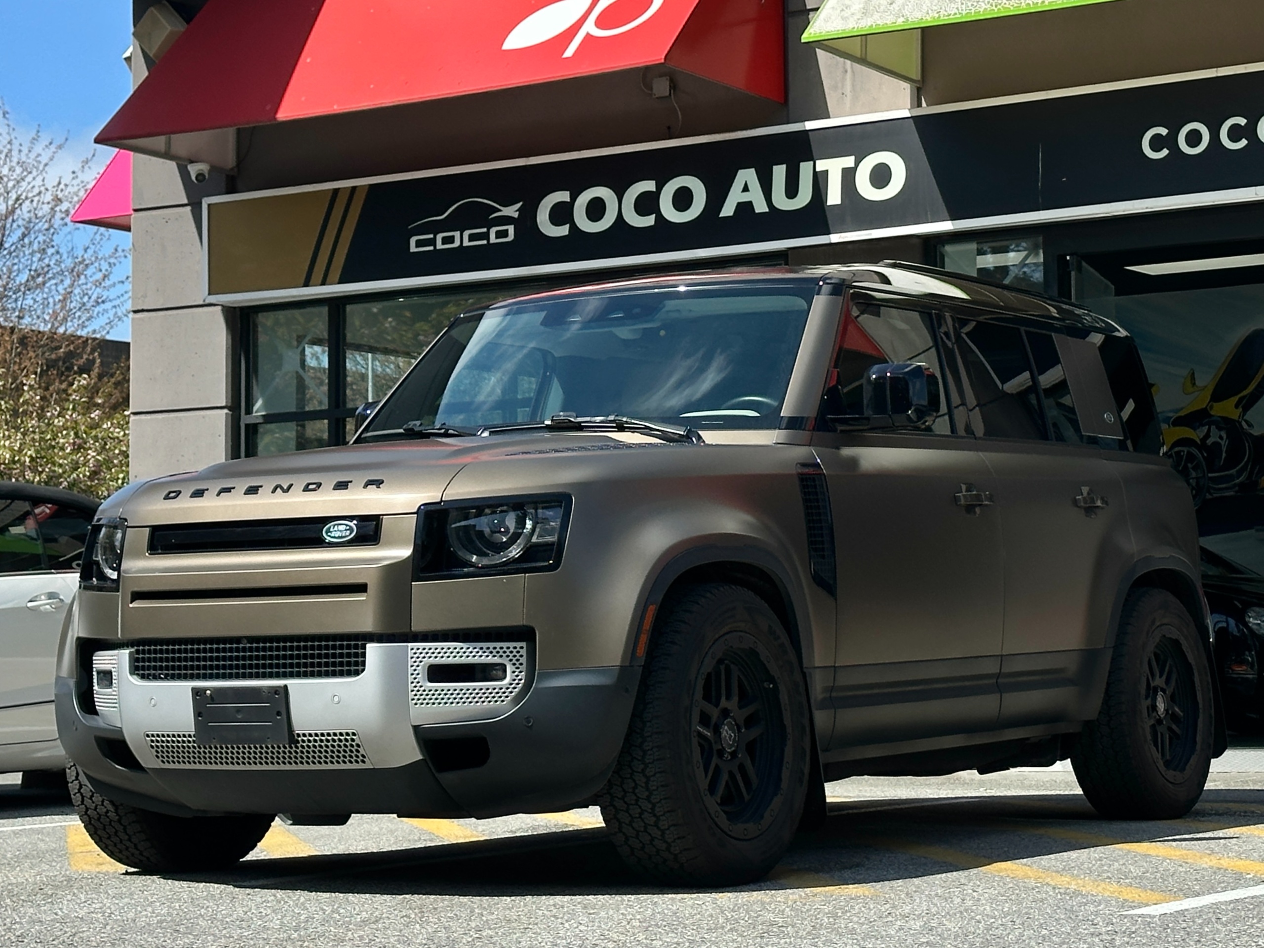 2020 Land Rover Defender - Image 4