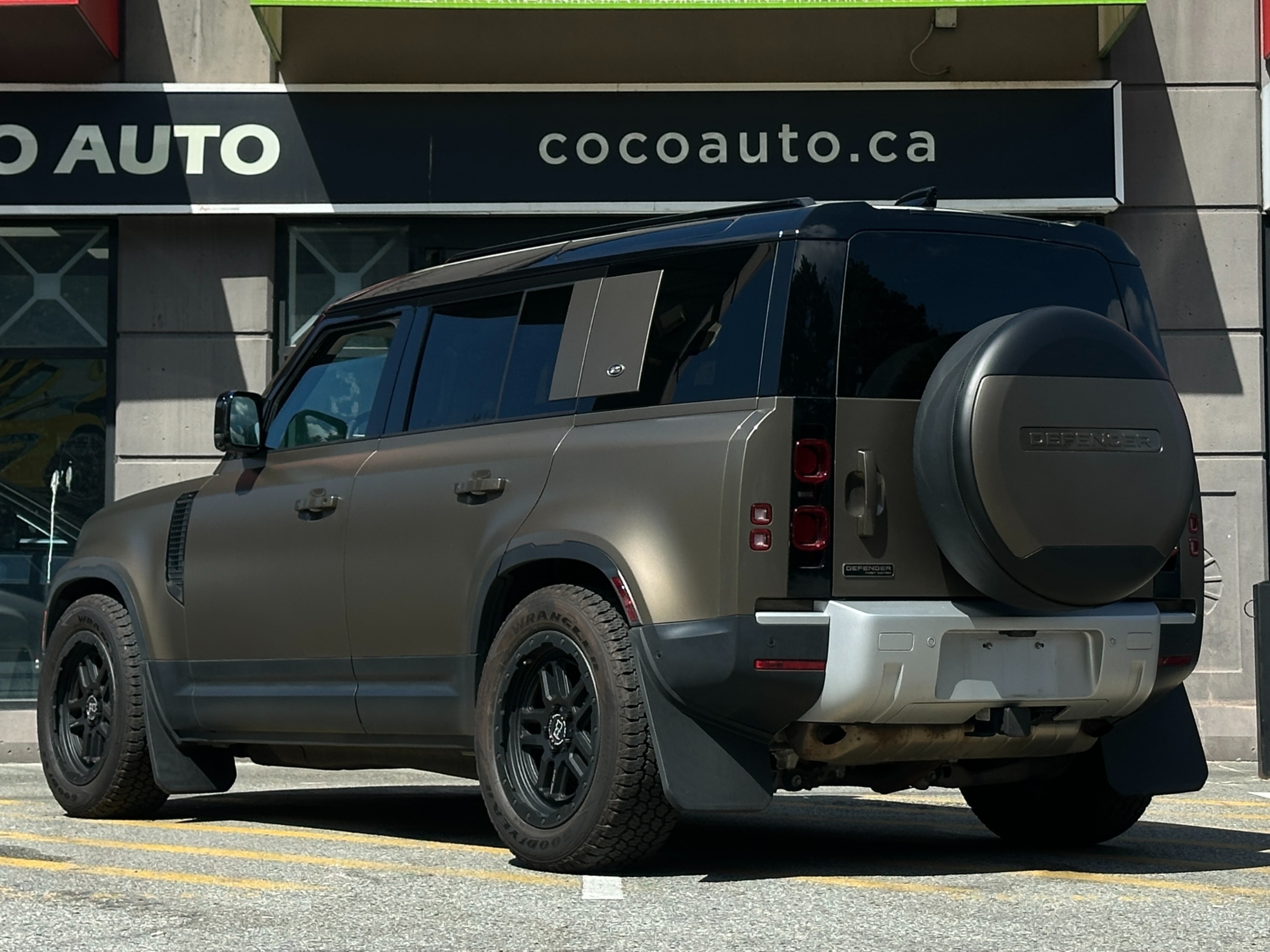 2020 Land Rover Defender - Image 5