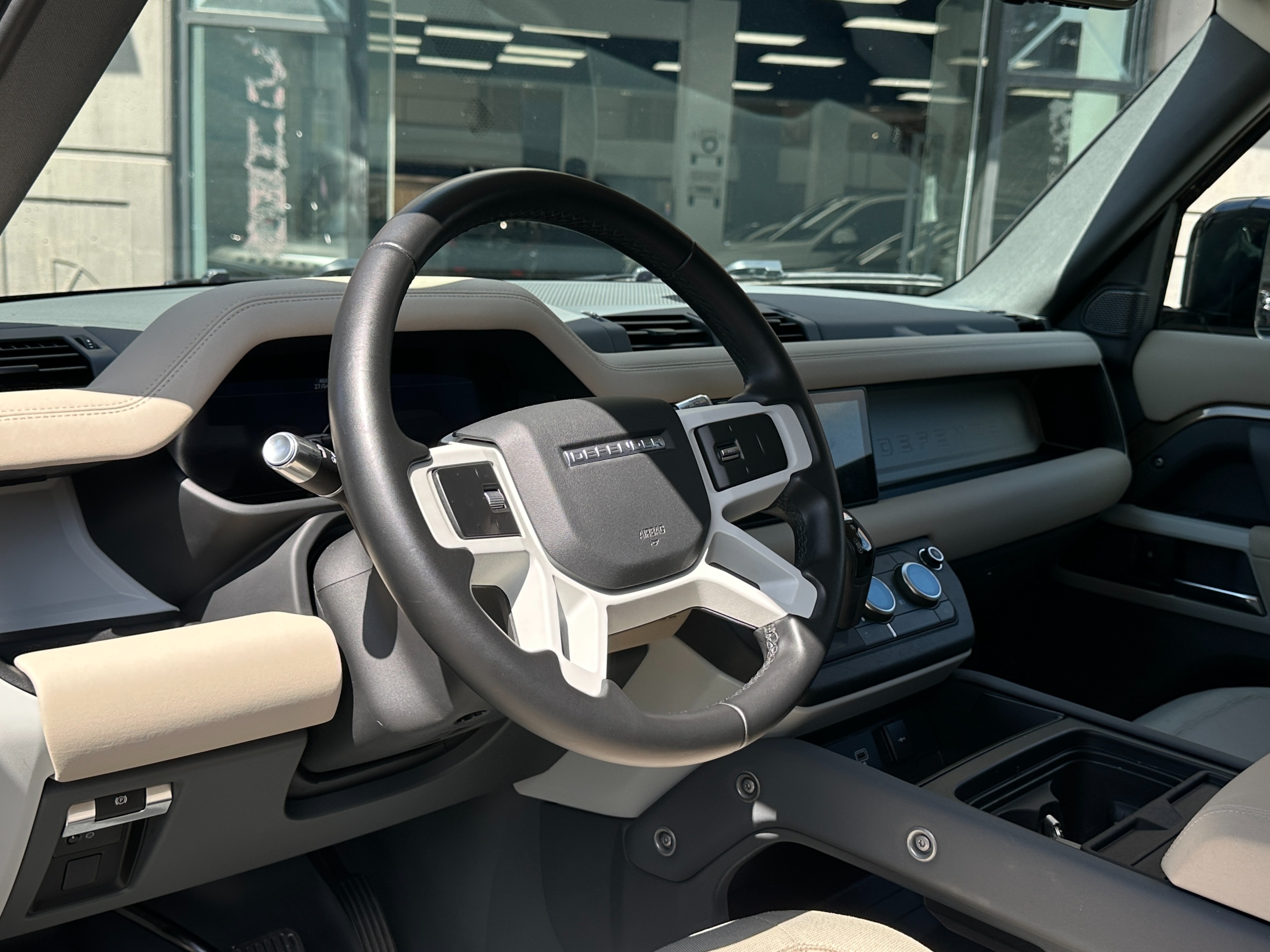 2020 Land Rover Defender - Image 8