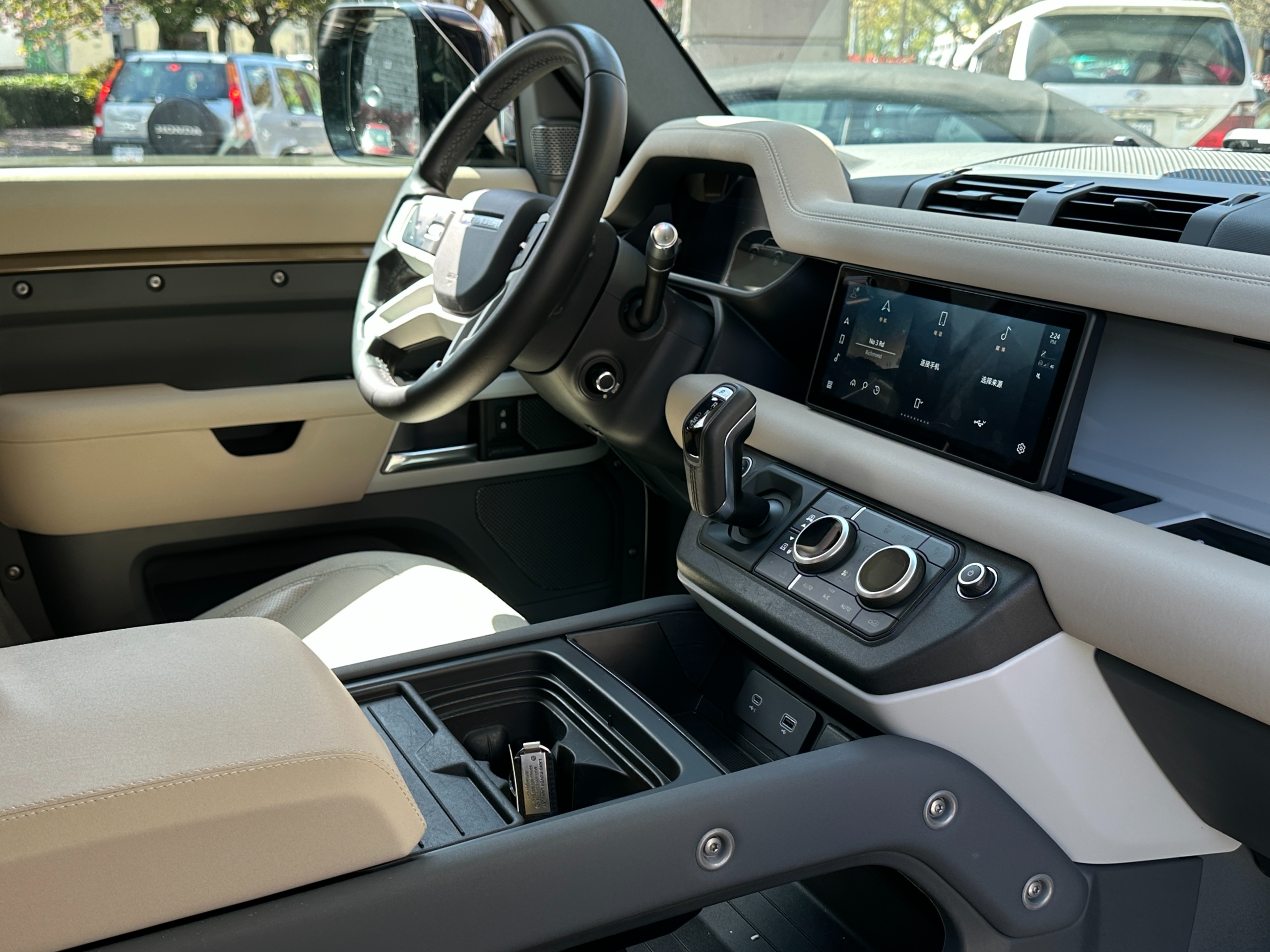 2020 Land Rover Defender - Image 10