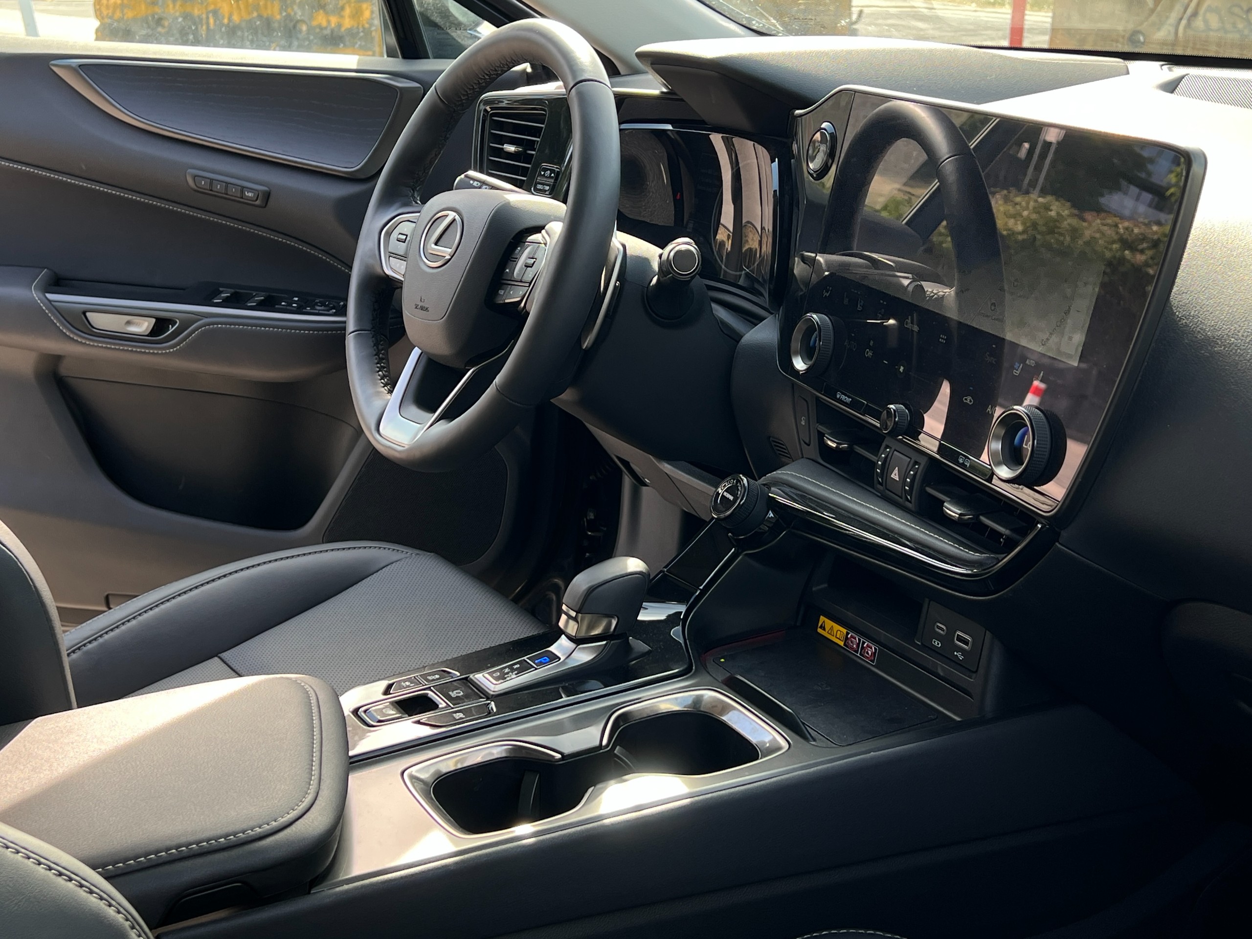 2025 Lexus NX350h|ultra luxury |BC Local - Image 13