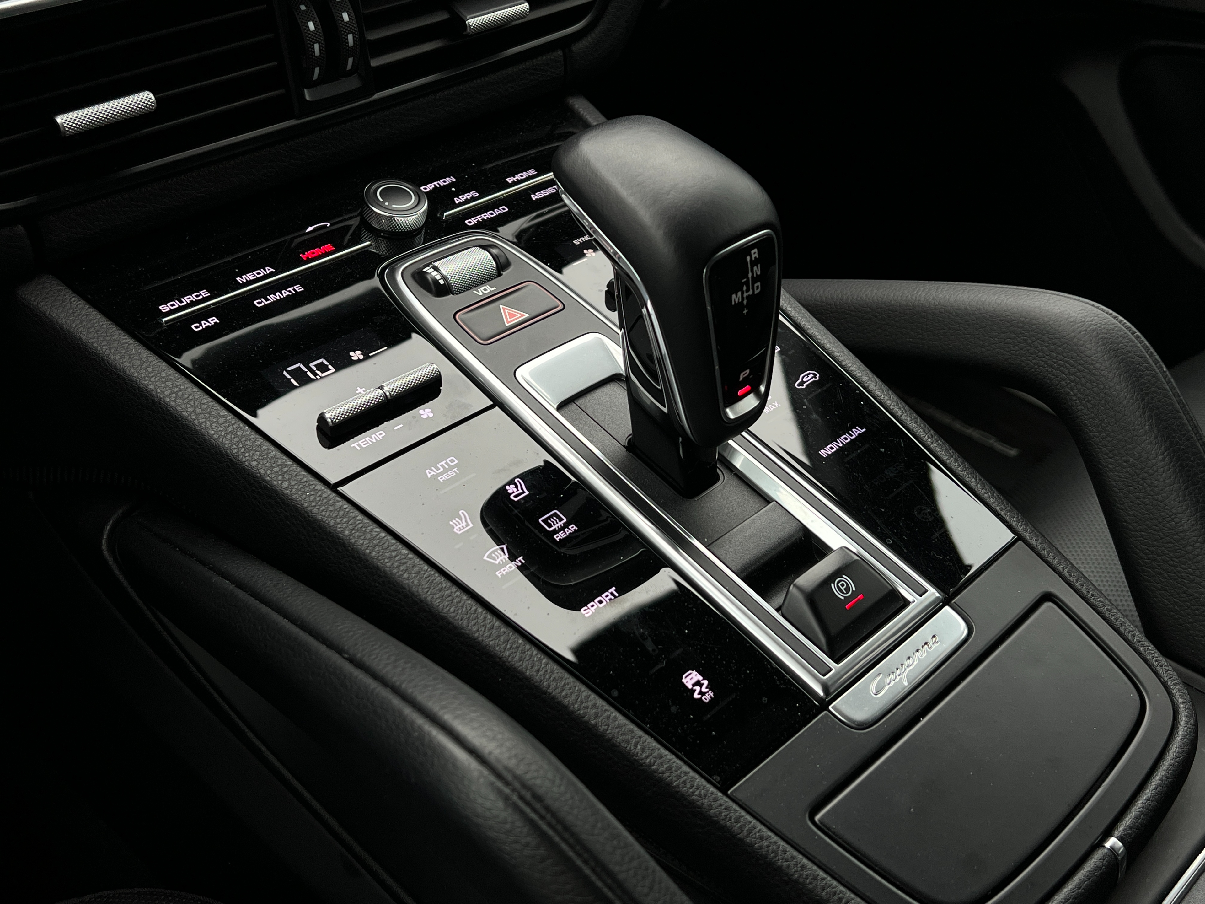 2019 Porsche Cayenne - Image 14