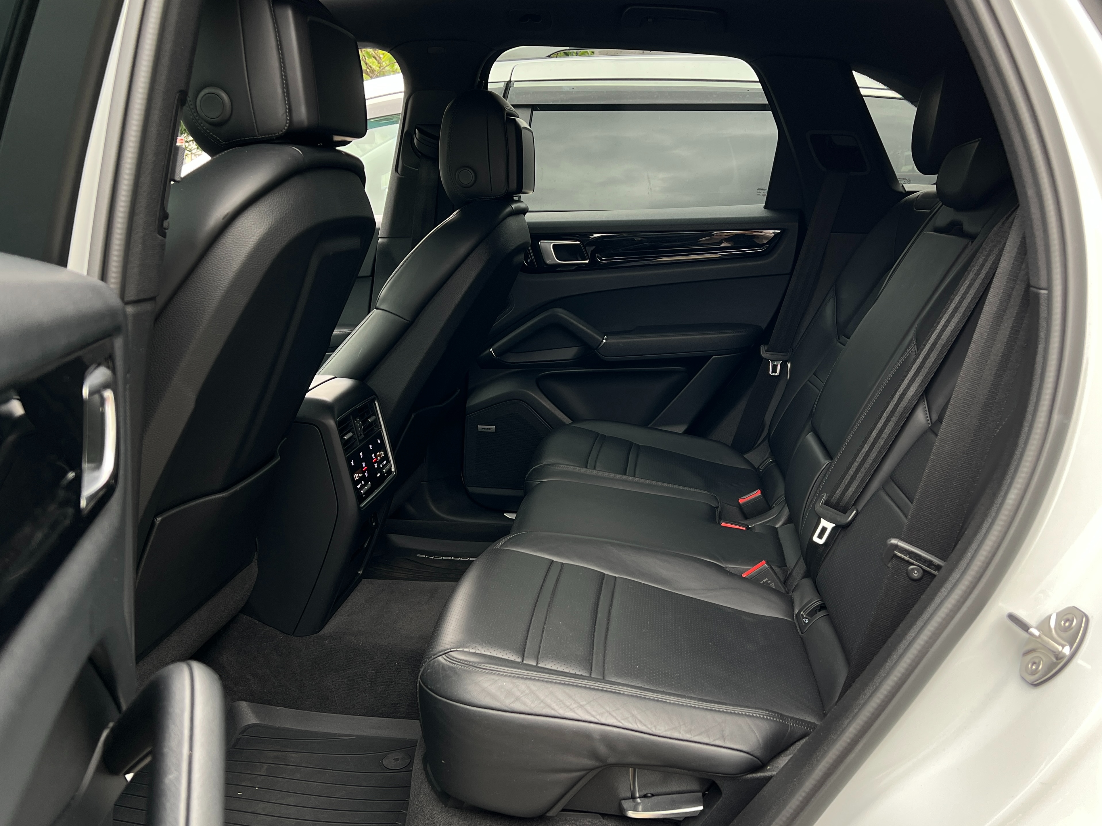 2019 Porsche Cayenne - Image 18