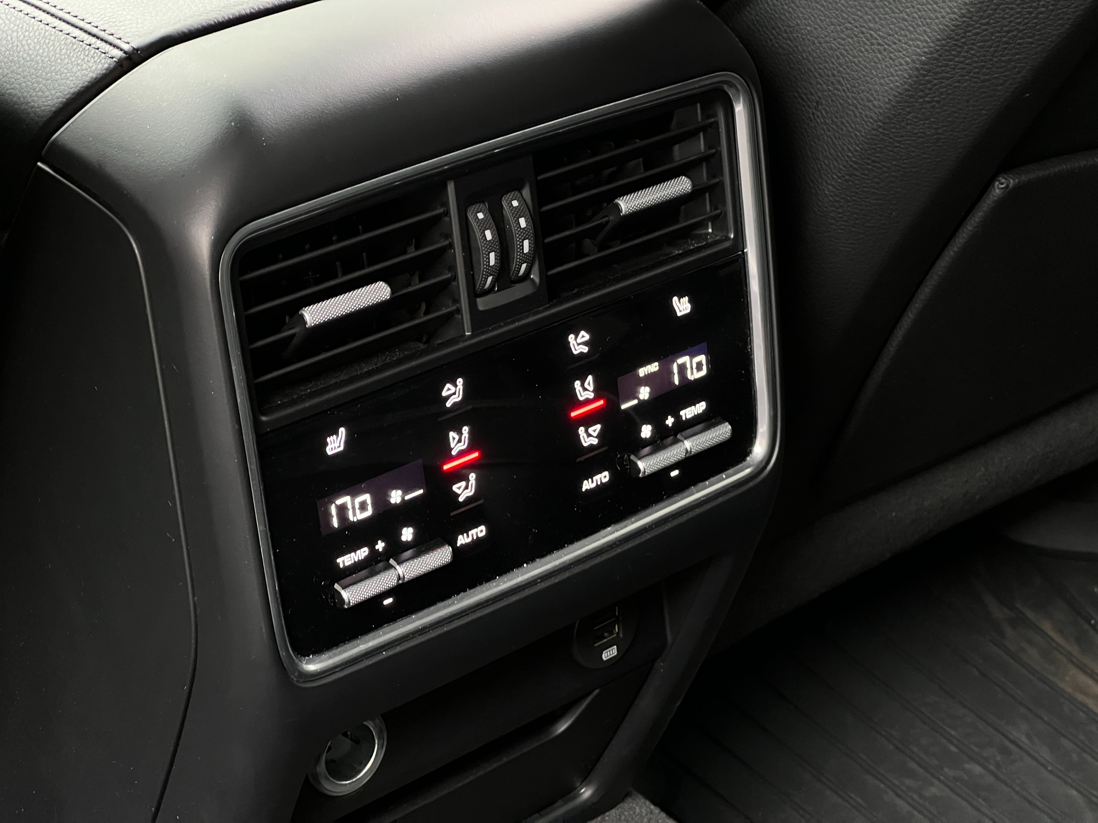 2019 Porsche Cayenne - Image 17