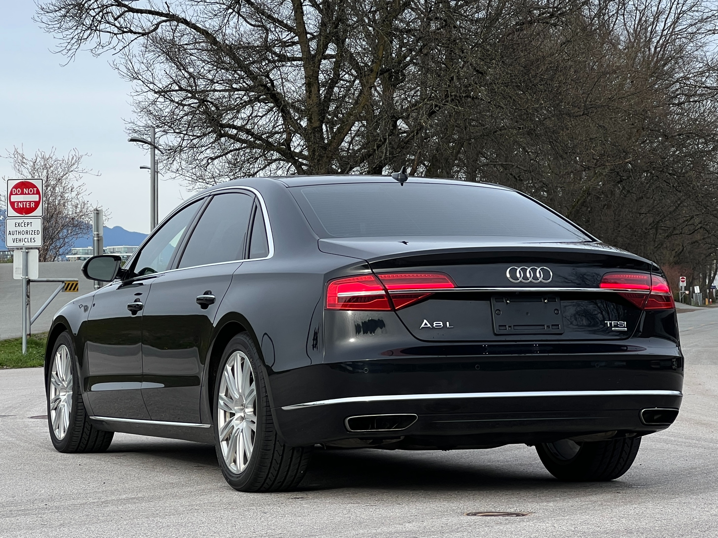 2015 Audi A8L |BC Local - Image 6