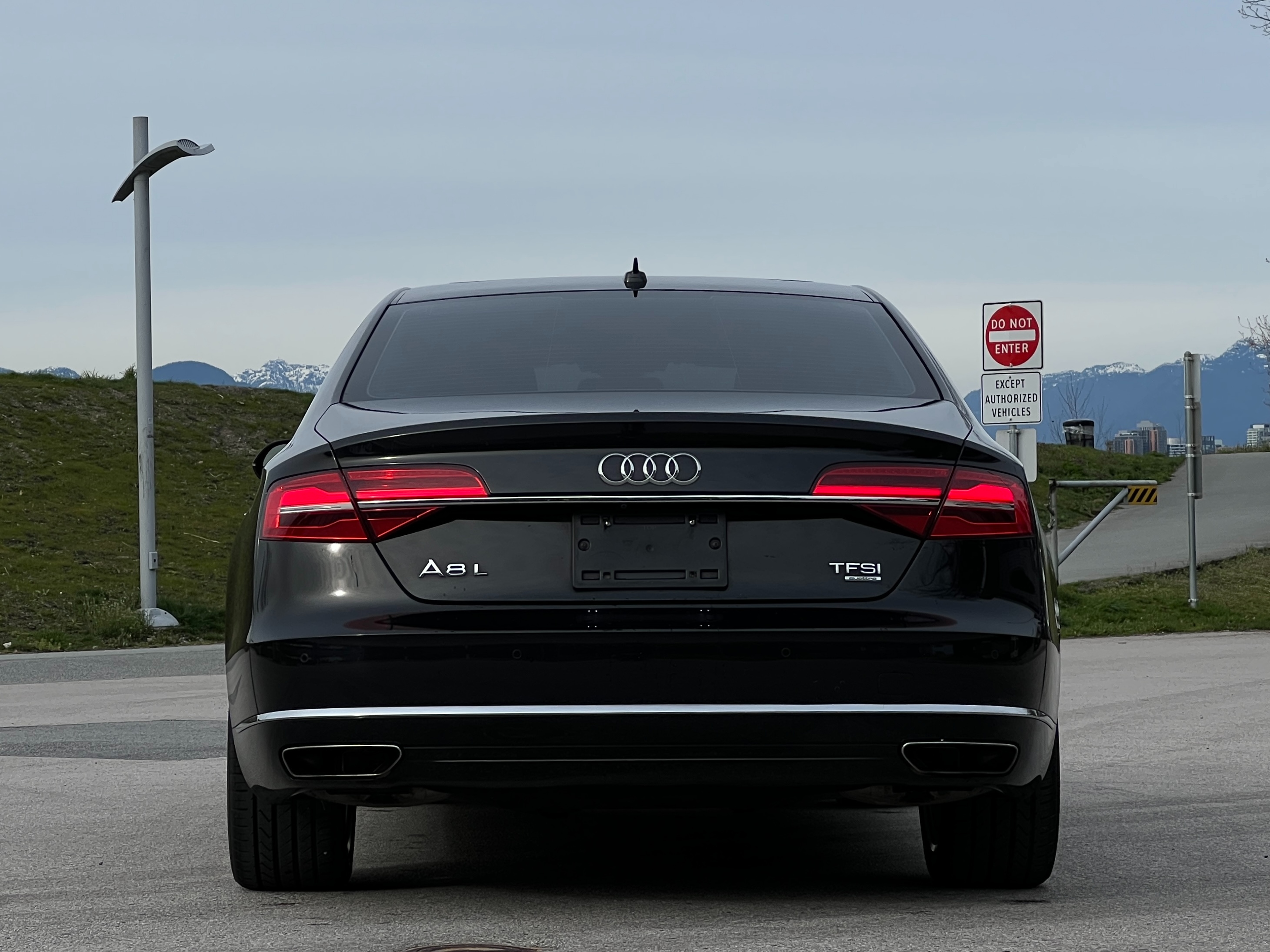 2015 Audi A8L |BC Local - Image 5